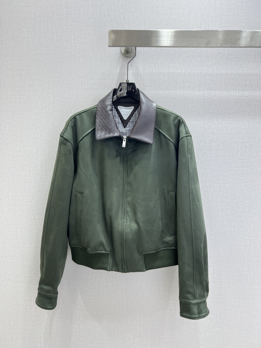 NO:608449,Highly recommended BV*2025 autumn and winter new style, lapel suede jacket, collar and cuffs with leather design, plaid lining, fine workmanship, one color SML code, high quality ABC,,bottega veneta,jackets & coats,chamois leather,alexander wang19860909强烈推荐 BV*2025秋冬新款 翻领麂皮绒外套 领子袖口拼皮设计 格子里布 做工精细 一个色 SML码 高品质ABC,,bottega veneta,jackets & coats,chamois leather,alexander wang,Women's clothing