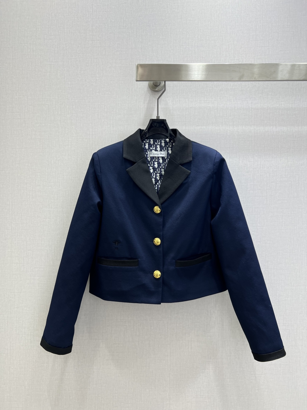 NO:627472,Highly recommended DIO*2025 new autumn and winter lapel short suit quilted jacket, comfortable and versatile, order goods from trading companies!  Original product from single channel, easy to match, a rare one!  The quantity is limited, so be quick. Soft, delicate and stylish. A must-have!  One color SML code high quality ABC,,dior,jackets & coats,business suit,alexander wang19860909强烈推荐 DIO*2025秋冬新款 翻领短款西装夹棉外套 舒适百搭 贸易公司订单货！原单渠道货 好搭配 不可多得的一款！数量有限要快 柔软细腻超有型 必备款！一个色 SML码 高品质ABC,,dior,jackets & coats,business suit,alexander wang,Women's clothing