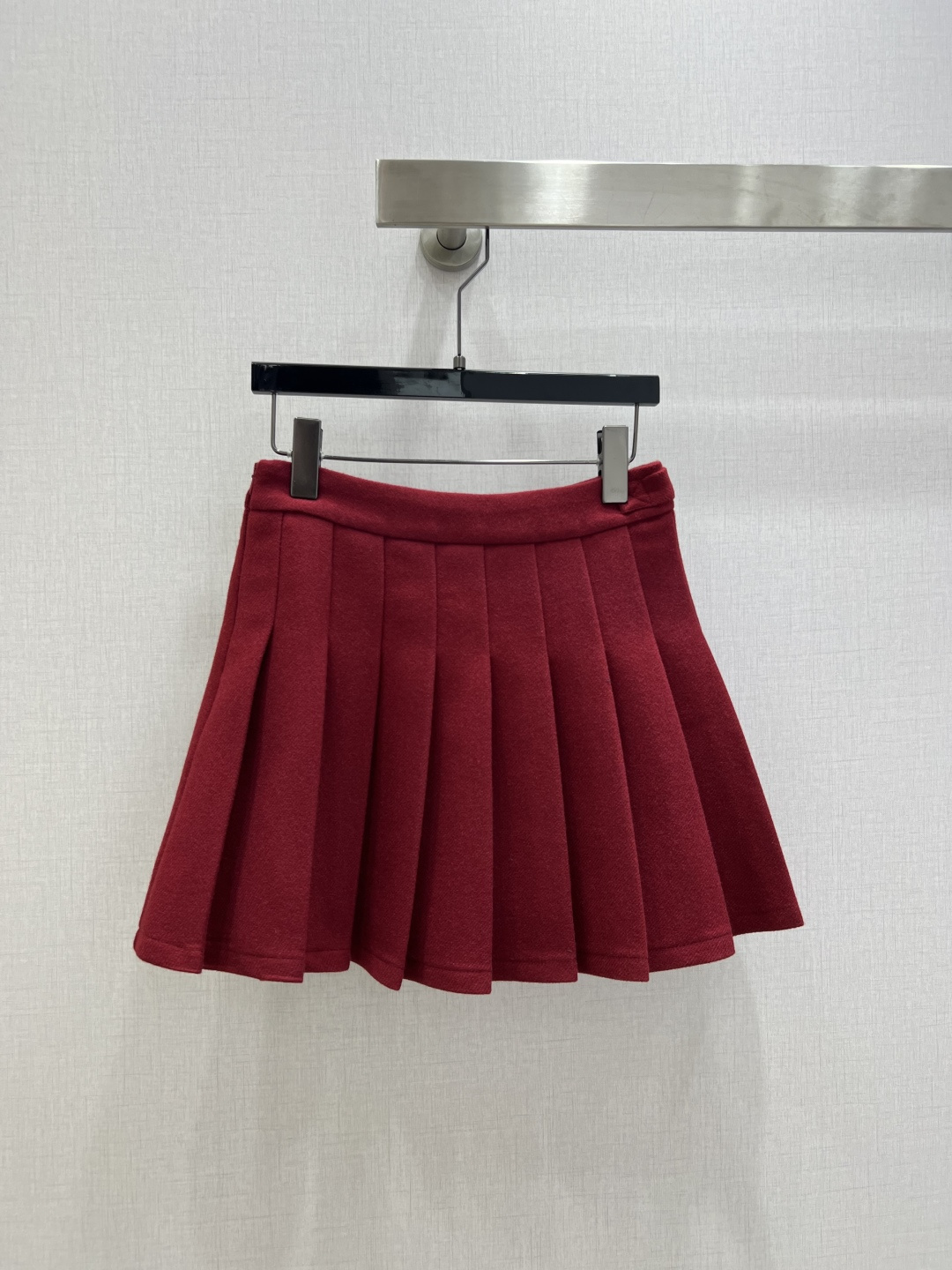NO:649843,Highly recommended TB* 2025 new autumn and winter Tb button wool pleated skirt. High quality, warm and skin-friendly. Pleated and loose fit. The relaxed college style is more eye-catching and fashionable. It can be worn alone to show a fashionable and western style. Four colors SMLXL code. High quality ABC, skirts, alexander wang19860909强烈推荐 TB* 2025秋冬新款Tb纽扣羊毛压褶半裙 质感上乘,保暖亲肤 百褶宽松版型,穿搭松弛学院风格更吸睛时髦,单穿均能呈现时髦洋气穿搭风格.四个色 SMLXL码 高品质ABC,,skirts,alexander wang,Women's clothing