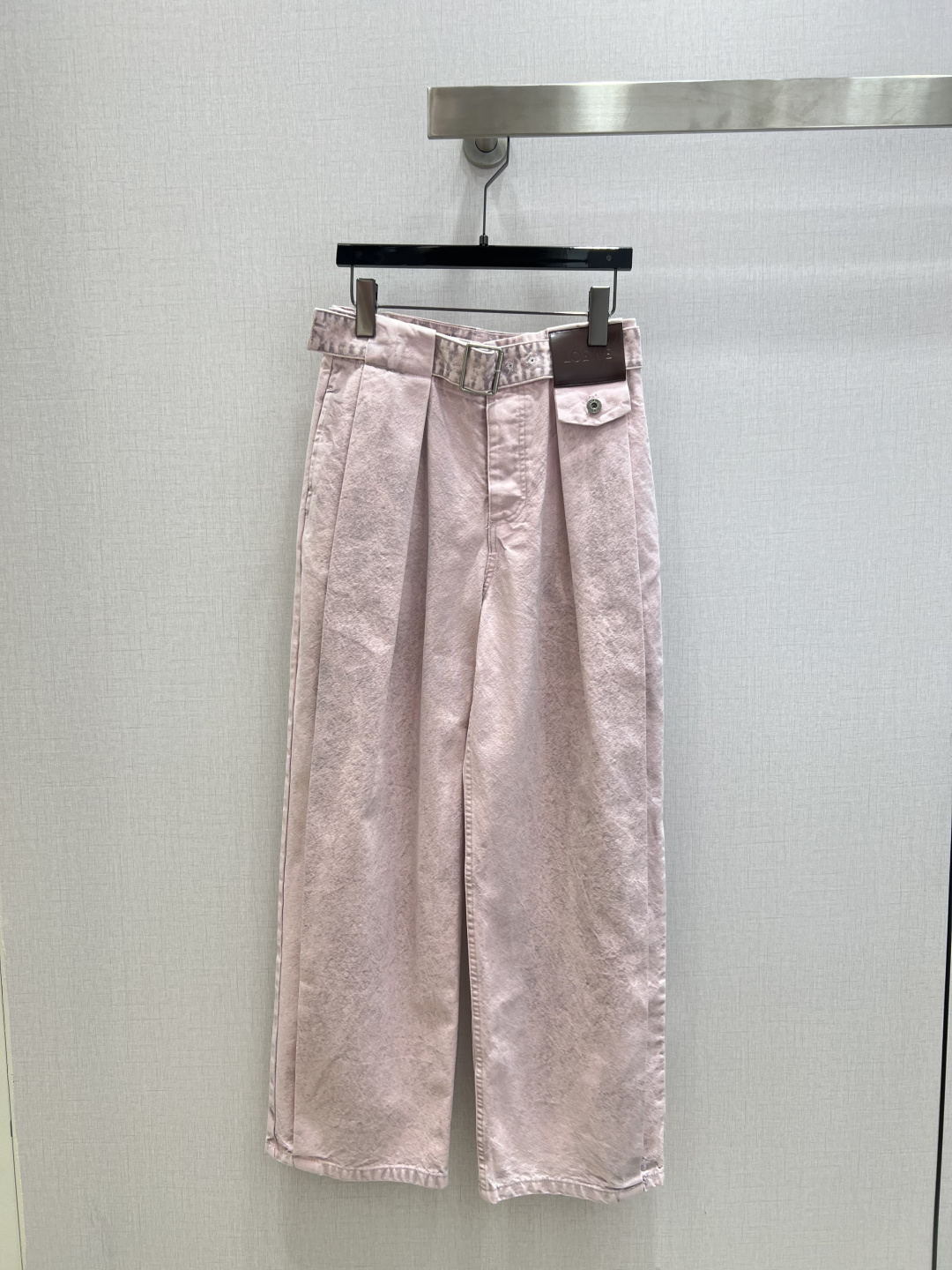 NO:653651,Highly recommended LOE* 2025 autumn and winter new style retro distressed jacket, belt, pleated distressed trousers, separate batches, three-dimensional tailoring of the whole piece, all-round exquisite star wear, super covering the upper body and slimming, super stretched leg proportions, a great item to match, simple, wearing a refreshing and fashionable sense of high-end, elegant and fashionable in daily life, very versatile, the color is very good-looking, the fabric is high-end and texture, a must-have for dates and shopping, one color SML code, high quality, loewe, jackets &  coats,jackets & coats,alexander wang19860909强烈推荐 LOE*2025秋冬新款 复古做旧夹克外套腰带压褶做旧长裤 分开批 整件立体剪裁 全方位精致做明星穿搭 上身超级遮肉显瘦 超拉腿部比例 巨好搭配的单品 简简单单 穿出清爽时髦的高级感 日常优雅又时髦巨百搭 颜色很好看 面料高级又有质感 约会逛街必备 一个色 SML码 高品,,loewe,jackets & coats,jackets & coats,alexander wang,Women's clothing