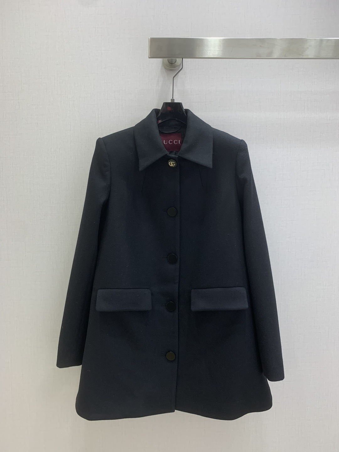 NO:667325,Highly recommended GUC*2025 new autumn and winter lapel pocket coat, wool blended fabric, super correct fit, one color SML code, high quality ABC,,gucci,jackets & coats, 19860909强烈推荐 GUC*2025秋冬新款 翻领口袋大衣外套 羊毛混纺面料 版型超正 一个色 SML码 高品质ABC,,gucci,jackets & coats, ,Women's clothing
