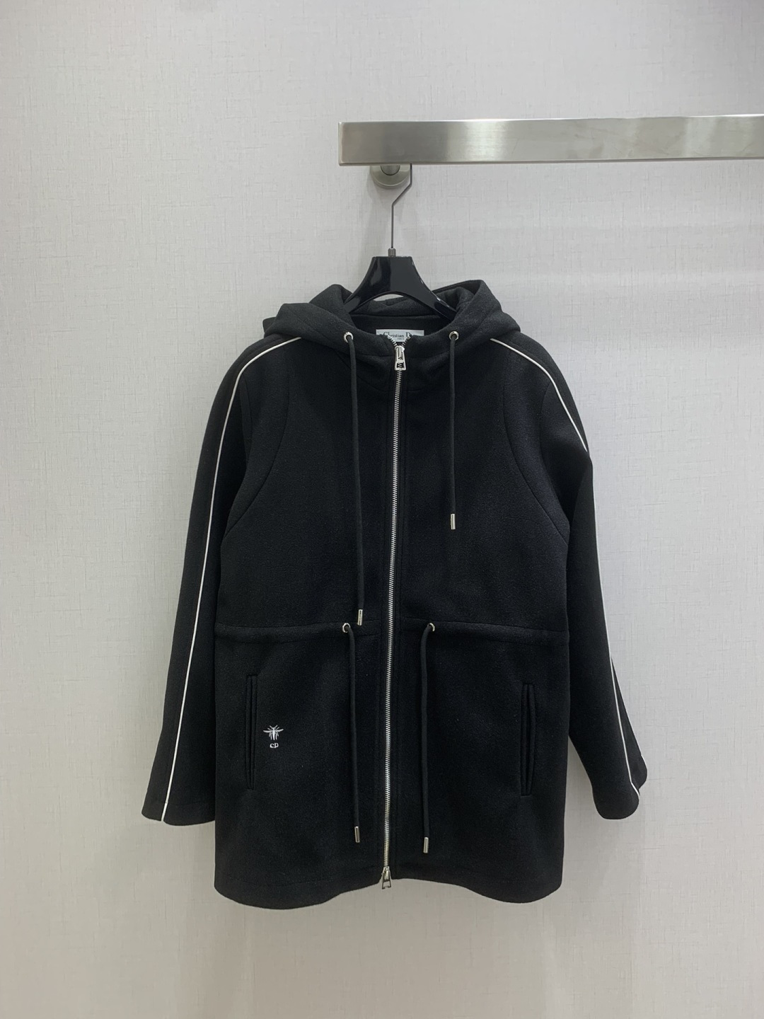 NO:684542,Highly recommend DIO*'s new autumn and winter hooded drawstring woolen jacket. It is classic and stylish. It can be perfectly worn in all kinds of styles ~ High-end ready-to-wear style, the details are amazing!  Exquisite and everyday, easy to control!  The texture is great!  Age reduction, fashion, casual girlishness, highly recommended!  !  Two colors SML code high quality ABC,,dior,jackets & coats,hats,19860909强烈推荐 DIO*秋冬新款 连帽抽绳毛呢外套 经典又有型 各种都能完美驾驭～高级成衣做法,细节美到爆！精美又日常,轻松驾驭！质感棒棒哒！减龄 时尚 休闲少女感,强推！！两个色 SML码 高品质ABC,,dior,jackets & coats,hats,,Women's clothing