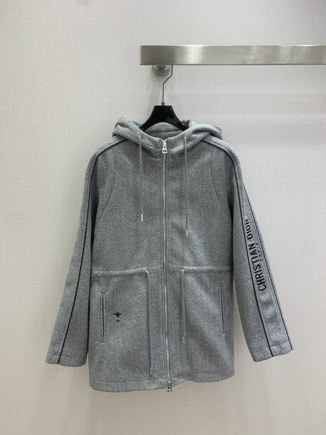 NO:684578,Highly recommend DIO*'s new autumn and winter hooded drawstring woolen jacket. It is classic and stylish. It can be perfectly worn in all kinds of styles ~ High-end ready-to-wear style, the details are amazing!  Exquisite and everyday, easy to control!  The texture is great!  Age reduction, fashion, casual girlishness, highly recommended!  !  Two colors SML code high quality ABC,,dior,jackets & coats,hats,19860909强烈推荐 DIO*秋冬新款 连帽抽绳毛呢外套 经典又有型 各种都能完美驾驭～高级成衣做法,细节美到爆！精美又日常,轻松驾驭！质感棒棒哒！减龄 时尚 休闲少女感,强推！！两个色 SML码 高品质ABC,,dior,jackets & coats,hats,,Women's clothing