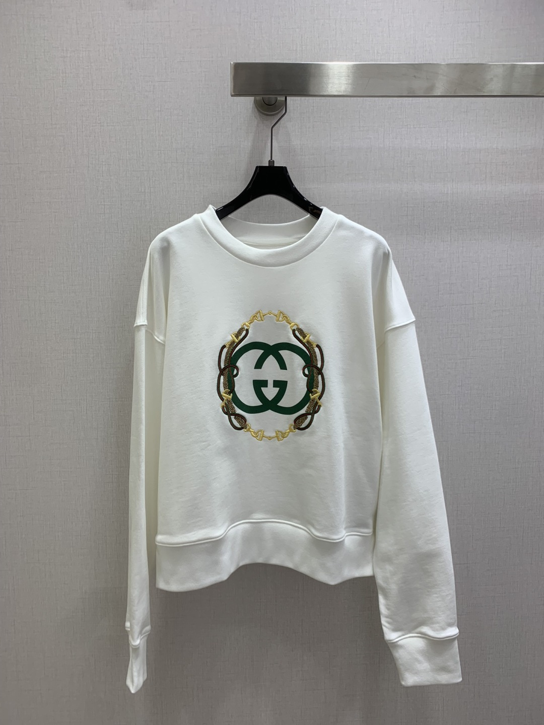 NO:684520,Highly recommended GUC* new autumn and winter printed round neck pullover sweatshirt YB fabric hot style is coming Everyone can control the INS style lazy top Fashionable sports style, suitable for both comfort and fashion needs, can be integrated into every daily dressing scene. Playful and age-reducing, full of vitality. Two colors SML code High quality ABC, gucci, hoodie, sweatshirts,19860909强烈推荐 GUC*秋冬新款 印花圆领套头卫衣 YB面料 爆款来袭 人人都能驾驭INS风懒人上衣 时髦运动风,贴合舒适与时髦的双需求能融入每个日常的穿搭场景中.俏皮减龄充满元气. 两个色 SML码 高品质ABC,,gucci,hoodie,sweatshirts,,Women's clothing