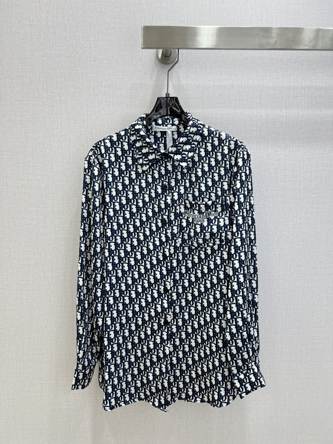NO:696031,Highly recommended DIO*2026 early spring new style long-sleeved shirt with all-over printed presbyopia, positioning printing, loose-fitting fabric, comfortable and versatile fashion item, high quality, one color SML code, high quality ABC, dior, shirts,19860909强烈推荐 DIO*2026早春新款 满印老花长袖衬衫 定位印花宽松版型面料垂感舒适百搭时尚单品 高品质 一个色 SML码 高品质ABC,,dior,shirts,,Women's clothing