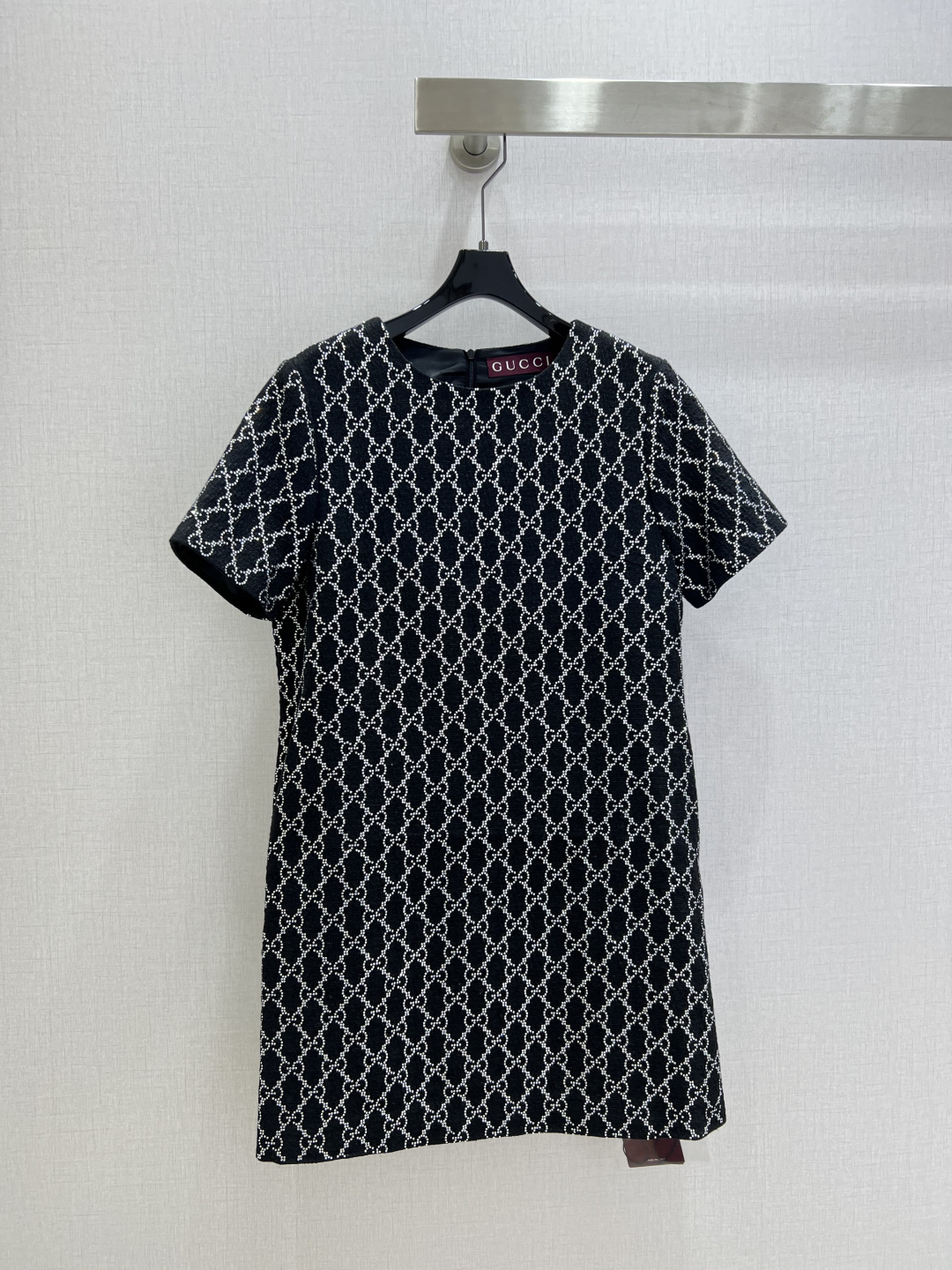 NO:697356,Highly recommended GUC*2026 early spring new style jacquard hot diamond short-sleeved dress, hot diamond design, cute style, easy to control, suitable for daily commuting, no matter the occasion, richer layering, full of small details, exquisite workmanship, age-reducing fashion, good HOLD style, won the hearts of fairies, soft and textured, classic, one color SML code  High quality AB,,gucci,skirts,T-shirt,19860909强烈推荐 GUC*2026早春新款 提花烫钻短袖连衣裙 烫钻设计 可A可乖的风格,版型属于谁都好驾驭的,日常通勤穿什么的都是很OK的,不挑场合的 层次感更加丰富,满满小细节太加分了.做工精致 减龄时尚 好HOLD住造型 深得仙女心 柔软有质感 经典之作 一个色 SML码 高品质AB,,gucci,skirts,T-shirt,,Women's clothing