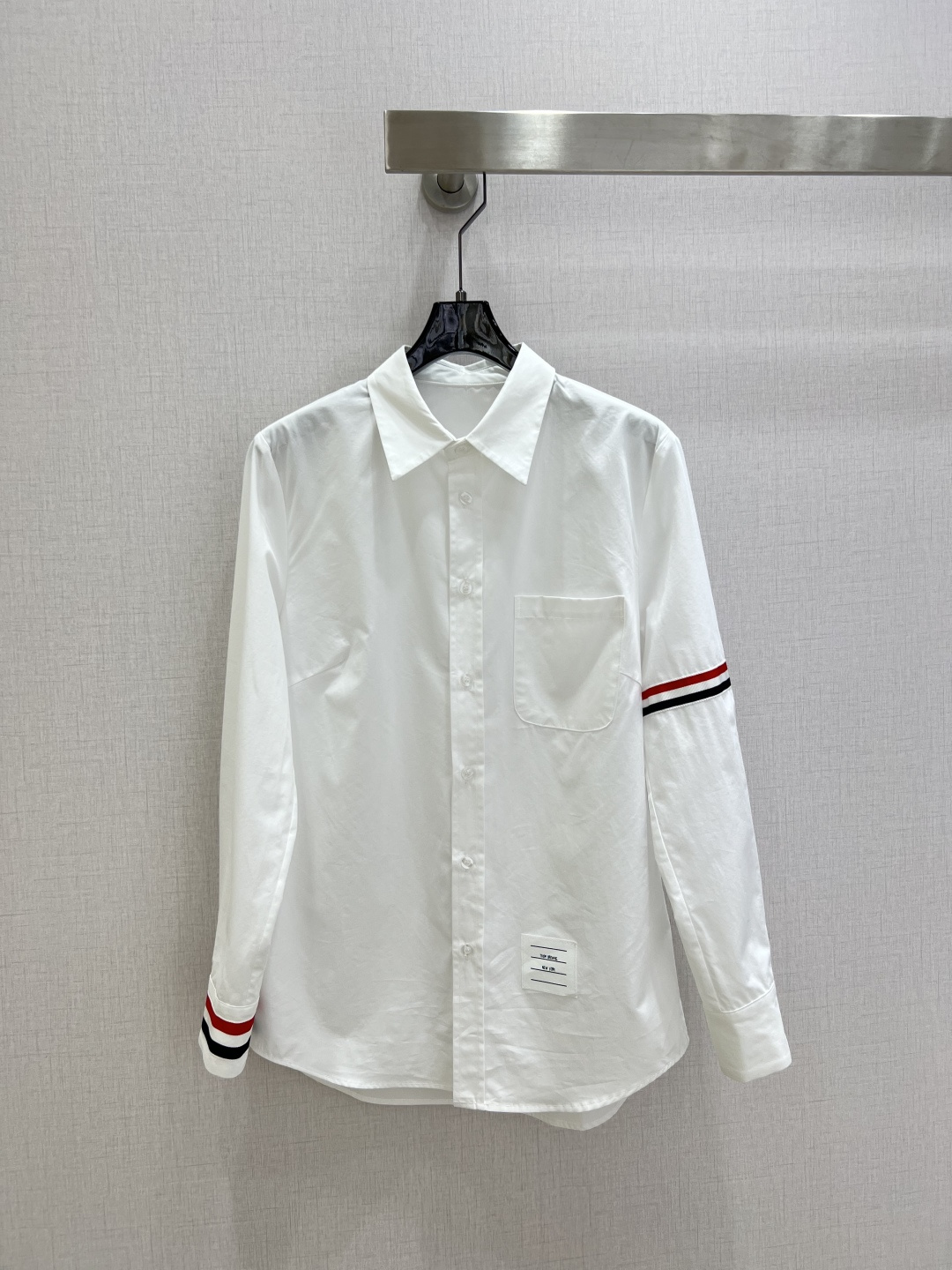 NO:709221,Highly recommended 26 early spring new color-blocked webbing lapel shirt, college style sleeves, cuffs webbing, white long sleeves, one color SML code, high quality ABC,,shirts,19860909强烈推荐 26早春新款 拼色织带翻领衬衫 学院风袖子袖口织带白色长袖 一个色 SML码 高品质ABC,,shirts,,Women's clothing