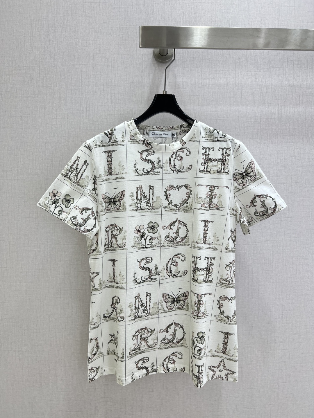 NO:713431,Highly recommended 26 early spring new positioning printed short-sleeved T-shirt, made of cotton fabric with soft and delicate texture, custom-made washed wheat accessories, fit-fitting, comfortable and good-looking!  One color SML code high quality ABC,,T-shirt,tees,t-shirt,19860909强烈推荐 26早春新款 定位印花短袖T恤,采用棉面料质感柔软细腻,定制洗水麦辅料齐,版型合身上身效果舒适好看！一个色 SML码 高品质ABC,,T-shirt,tees，t-shirt,,Women's clothing
