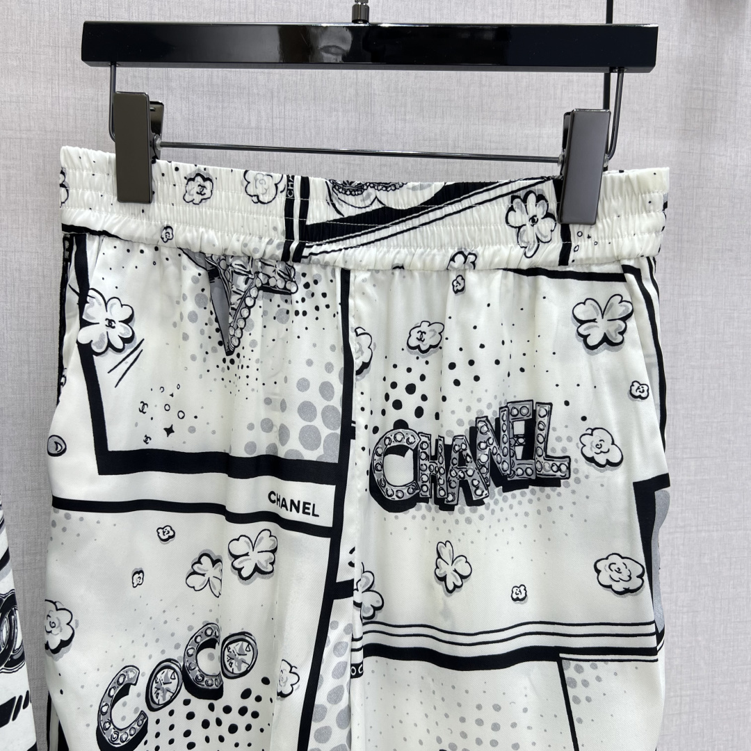 NO:717402,Highly recommended 26 early spring new style, positioning printed long-sleeved shirts, positioning printing straight trousers, separate batches, silky fabrics, retro and fashionable, low-key temperament and luxurious and high-end!  The styles are versatile and not picky, customized technical fabrics, workmanship quality depends on the details. Bai Fumei is a must-have!  One color SML code high quality, shirts,19860909强烈推荐 26早春新款 定位印花长袖衬衫定位印花直筒长裤 分开批 丝滑面料 复古时髦 低调气质又奢华高级！版型百搭不挑人,定制科技面料 做工品质看细节.白富美必入！一个色 SML码 高品,,shirts,,Women's clothing