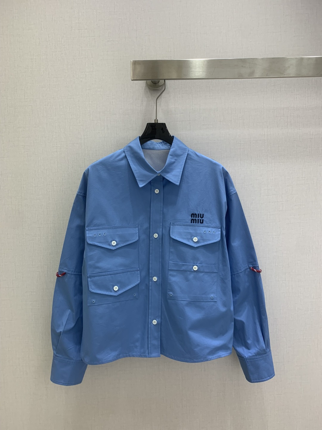 NO:717449,Highly recommended 26 early spring new style, lapel pockets, long-sleeved shirts, drawstring pocket skirts, separate batches, low-key luxury three-dimensional tailoring, streamlined line design, noble and elegant, showing gentle and intellectual temperament. Imported special materials, you will be amazing when you receive it. Customized fabric texture is amazing!  Two colors SML code high quality shirts,skirts,shirts,19860909强烈推荐 26早春新款 翻领口袋长袖衬衫抽绳口袋半裙 分开批 低调奢华立体剪裁 精简线条感设计 高贵典雅又尽显温柔知性的气质 进口特殊材质 收到手会很惊艳 定制面料质感超赞！两个色 SML码 高品质衬衫,,skirts,shirts,,Women's clothing