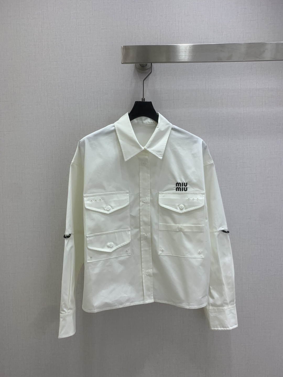 NO:717432,Highly recommended 26 early spring new style, lapel pockets, long-sleeved shirts, drawstring pocket skirts, separate batches, low-key luxury three-dimensional tailoring, streamlined line design, noble and elegant, showing gentle and intellectual temperament. Imported special materials, you will be amazing when you receive it. Customized fabric texture is amazing!  One color SML code High quality linings, skirts, shirts,19860909强烈推荐 26早春新款 翻领口袋长袖衬衫抽绳口袋半裙 分开批 低调奢华立体剪裁 精简线条感设计 高贵典雅又尽显温柔知性的气质 进口特殊材质 收到手会很惊艳 定制面料质感超赞！一个色 SML码 高品质衬,,skirts,shirts,,Women's clothing