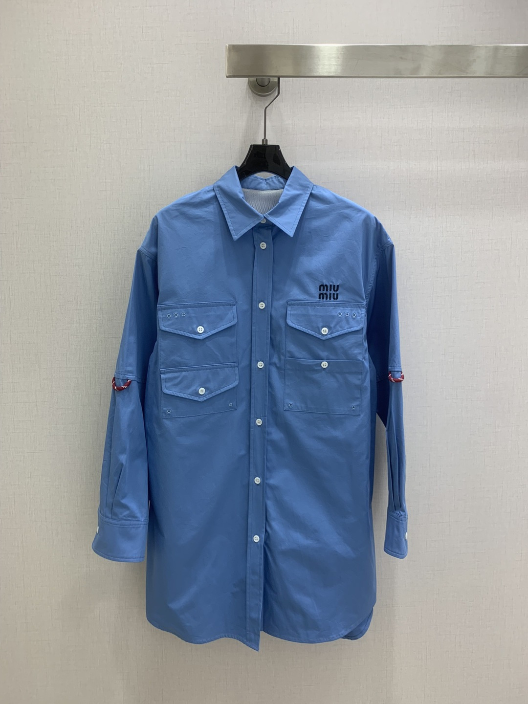 NO:717438,Highly recommended 26 early spring new style lapel pocket shirt dress. Low-key luxury three-dimensional tailoring. Streamlined line design. Noble and elegant yet full of gentle and intellectual temperament. Imported special materials. You will be amazed when you receive it. The texture of the customized fabric is amazing!  Two colors SML code high quality ABC,,skirts,shirts,19860909强烈推荐 26早春新款 翻领口袋衬衫连衣裙 低调奢华立体剪裁 精简线条感设计 高贵典雅又尽显温柔知性的气质 进口特殊材质 收到手会很惊艳 定制面料质感超赞！两个色 SML码 高品质ABC,,skirts,shirts,,Women's clothing