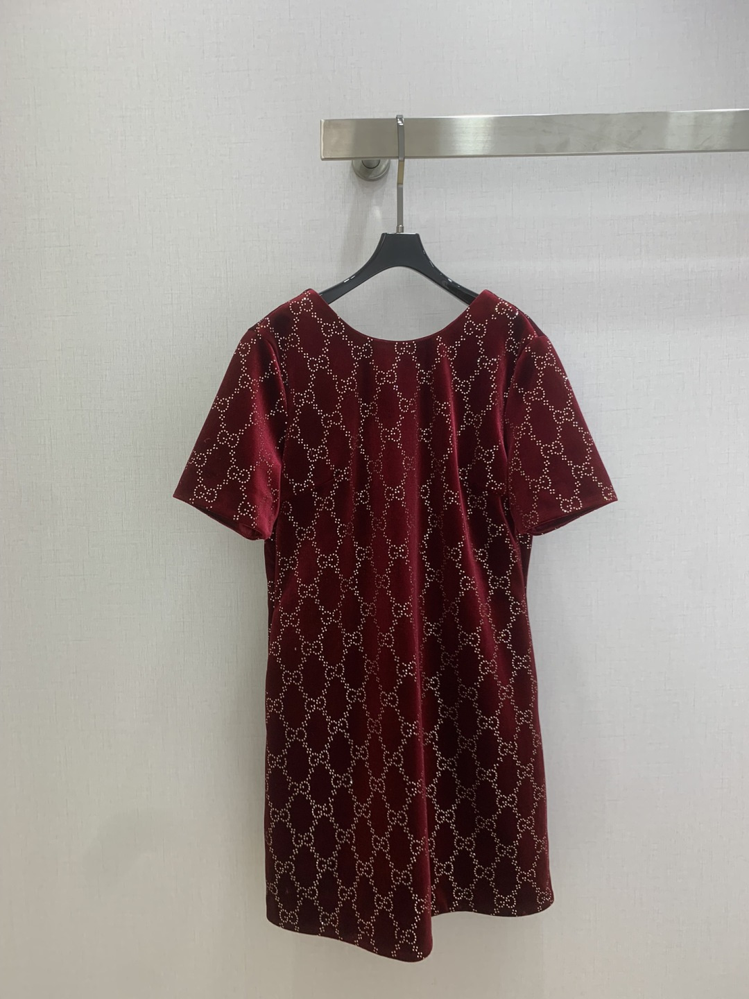 NO:731441,Highly recommended GUC*2025 new autumn and winter velvet backless dress, double G pattern hot diamond velvet fabric, fine workmanship, one color SML code, high quality ABC,,gucci,skirts,19860909强烈推荐 GUC*2025秋冬新款 丝绒露背连衣裙 双G图案烫钻丝绒面料 做工精细 一个色 SML码 高品质ABC,,gucci,skirts,,Women's clothing