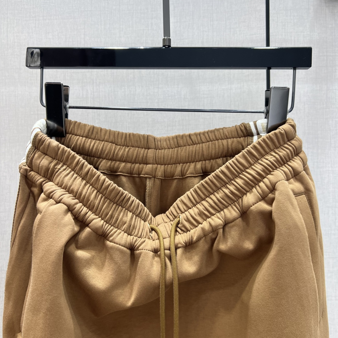 NO:733626,Highly recommended 26 early spring new style side webbing letter sweatshirt drawstring side webbing straight trousers. Take them separately!  High-end atmosphere, full of high-end sense of wear, innovative fabrics, the actual product is very good!  The upper body is fashionable and versatile, so beautiful!  One color SMLXL code high quality, hoodie, sweatshirts,19860909强烈推荐 26早春新款 侧边织带字母卫衣抽绳侧边织带直筒长裤 分开拿！高级大气 满满的穿搭高级感 创新面料 实物非常赞！上身洋气百搭,美美哒！一个色 SMLXL码 高品,,hoodie,sweatshirts,,Women's clothing