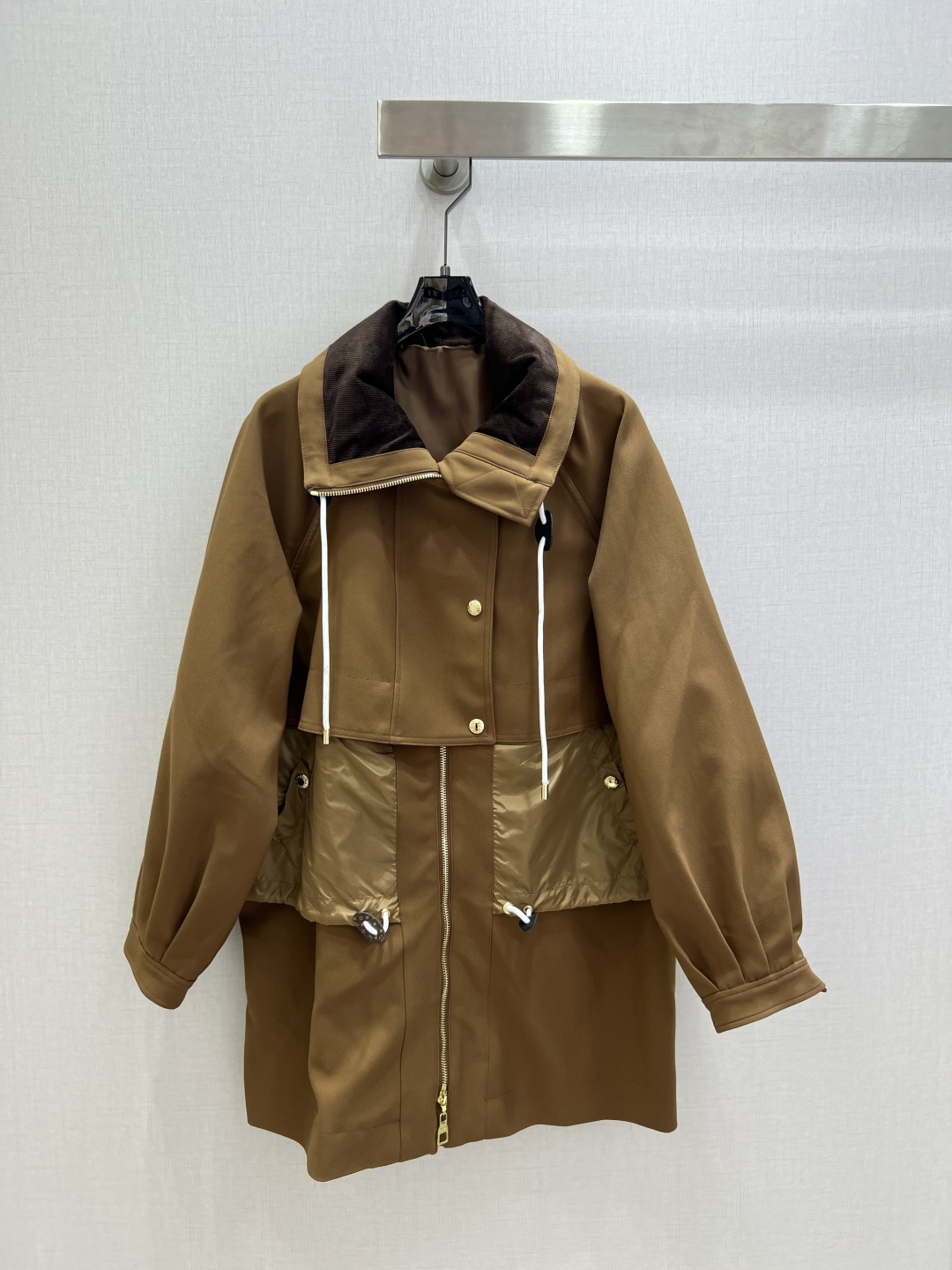 NO:733603,Highly recommended 26 early spring new style, contrasting color windbreaker drawstring jacket, high-end atmosphere, full of high-end sense of wear, innovative fabrics, the actual product is very good!  The upper body is fashionable and versatile, so beautiful!  One color SMLXL code High quality ABC, jackets & coats,19860909强烈推荐 26早春新款 撞色风衣抽绳外套 高级大气 满满的穿搭高级感 创新面料 实物非常赞！上身洋气百搭,美美哒！一个色 SMLXL码 高品质ABC,,jackets & coats,,Women's clothing