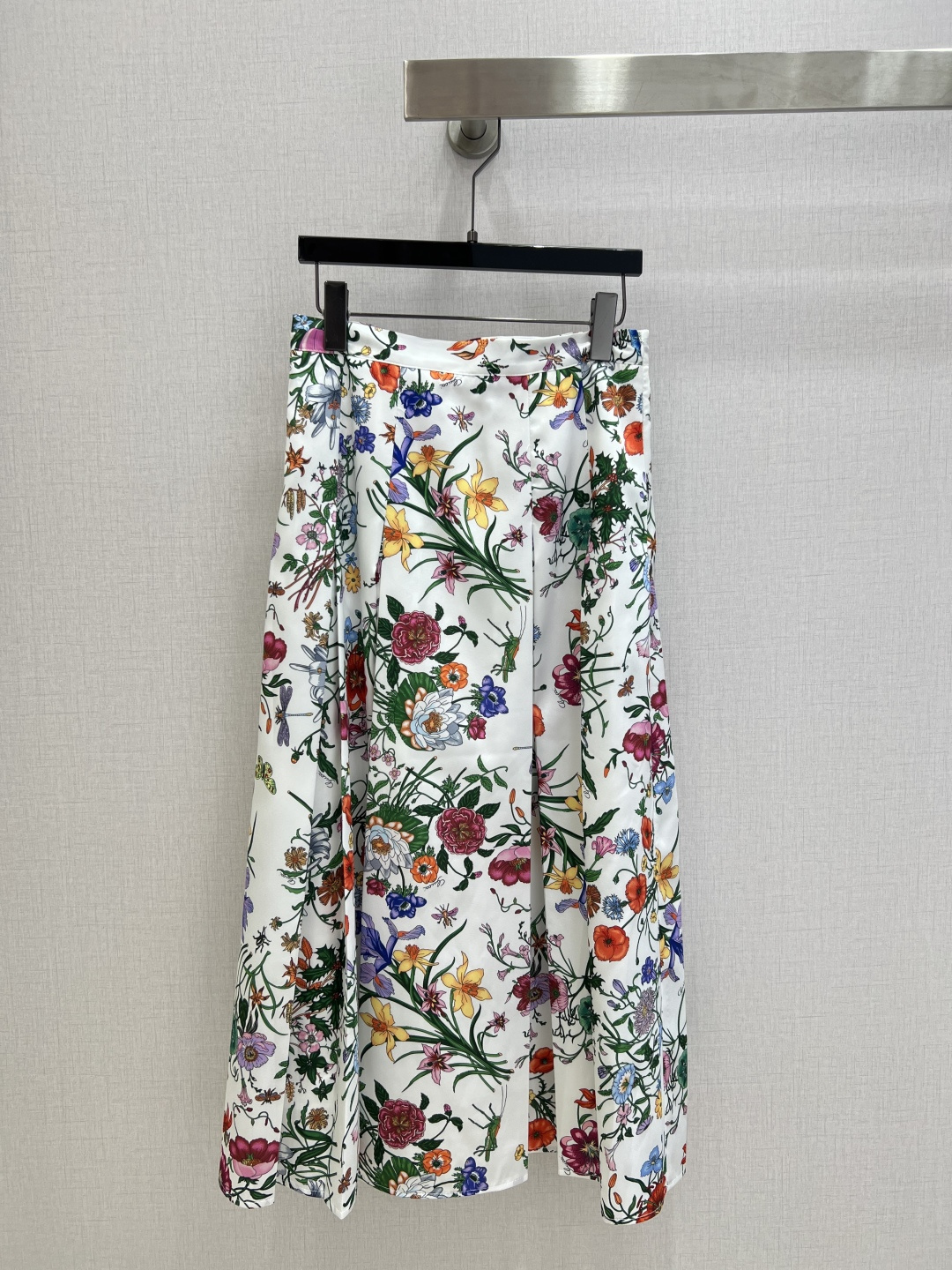 NO:732858,Highly recommended 26 early spring new styles, printed silk scarf, lace-up long-sleeved shirt, floral pleated long skirt, batched separately. Simplicity reveals high luxury. The workmanship of the whole dress is very fine!  The pattern is simple and easy to see at a glance, beautiful and fantasy, low-key yet eye-catching, you must choose this one, two colors, SMLXL code, high quality, skirts, shirts,19860909强烈推荐 26早春新款 印花丝巾系带长袖衬衫花卉压褶长半裙 分开批 简约中流露出高奢 整件衣服做工更是非常精细！ 版型简单一目了然,美伦美幻 低调又要引人注目,必选这款 两个色 SMLXL码 高品,,skirts,shirts,,Women's clothing