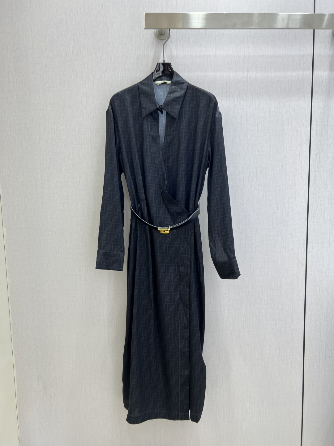 NO:738144,Highly recommended 26 early spring new style presbyopia belt shirt dress, mulberry silk, retro and fashionable, low-key temperament and luxurious high-end!  The pattern is versatile and not picky, customized technical fabrics, the quality of workmanship depends on the details. White, rich and beautiful must-have, one color SML code, high quality ABC,,skirts,shirts,19860909强烈推荐 26早春新款 老花腰带衬衫连衣裙 桑蚕丝 复古时髦 低调气质又奢华高级！版型百搭不挑人,定制科技面料 做工品质看细节.白富美必入 一个色 SML码 高品质ABC,,skirts,shirts,,Women's clothing