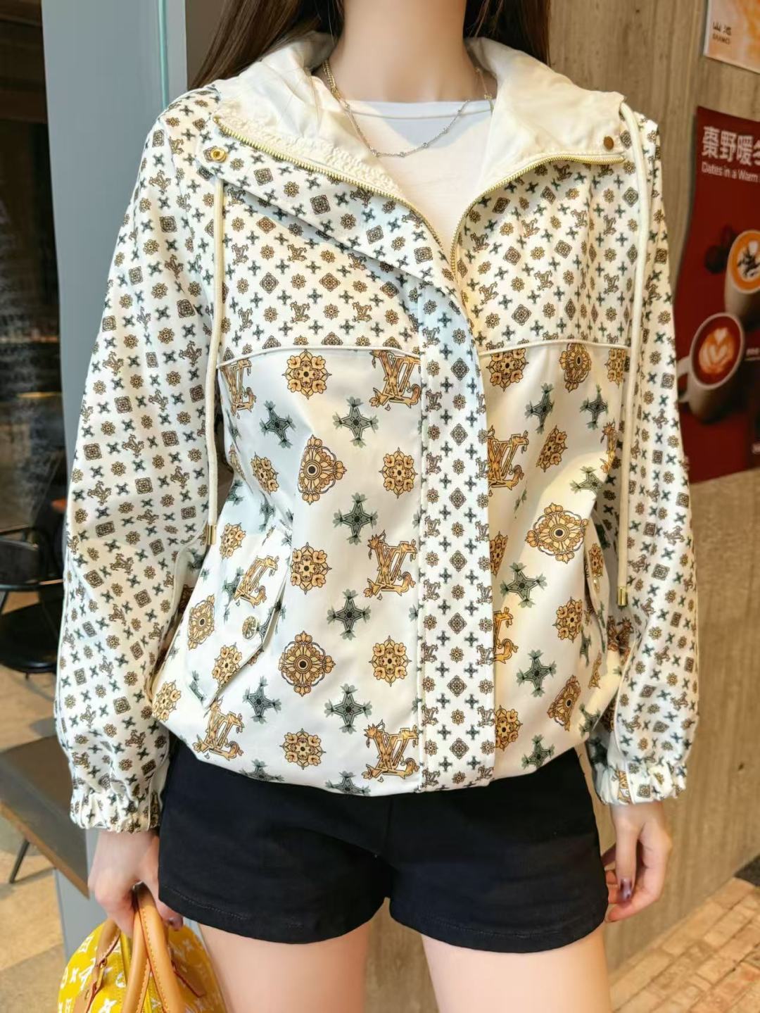 NO:722069,Model upper body picture,Louis Vuitton-clothing,louis vuitton,19860909模特上身图,路易威登-服装,louis vuitton,,Women's clothing