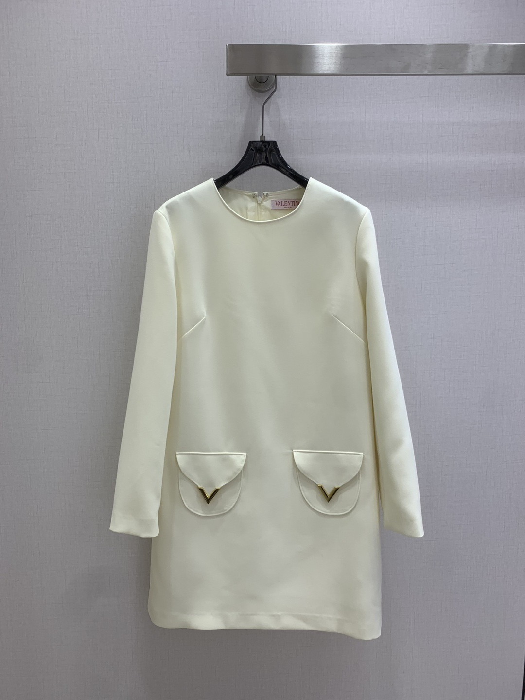 NO:738561,Highly recommended for early spring 26, the new hardware double-pocket long-sleeved dress is classic and stylish. It can be used perfectly in all kinds of styles ~ high-end ready-to-wear style, the details are so beautiful!  Exquisite and everyday, easy to control!  The texture is great!  Age reduction, fashion, casual girly feel, two colors SML code, high quality ABC,,skirts,19860909强烈推荐 26早春新款 五金双口袋长袖连衣裙 经典又有型 各种都能完美驾驭～高级成衣做法,细节美到爆！精美又日常,轻松驾驭！质感棒棒哒！减龄 时尚 休闲少女感,两个色 SML码 高品质ABC,,skirts,,Women's clothing