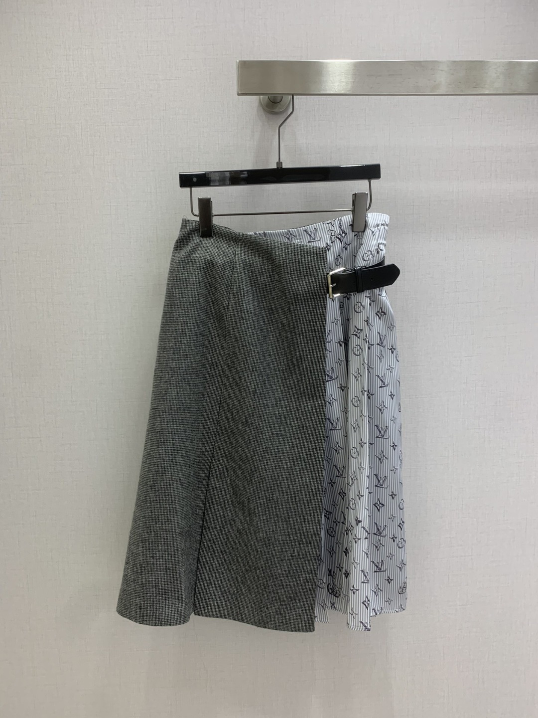 NO:739016,Highly recommended for the early spring of 26. Lapel lace-up suit jacket with leather buckle belt long skirt. Batch separately. The upper body is full of fashion and high-end. The giant pull style has its own aura. The texture is very nice. Fashionable and high-end. The color is super positive. The upper body is white and slim. The classic series with its own beauty. The upper body is full of aura when walking. The length is just right. One color SMLXL code. High quality, skirts, jackets & coats, business suit,19860909强烈推荐 26早春新款 翻领系带西装外套拼接皮扣腰带长半裙 分开批 上身就是满满的时髦高级感 巨拉风 自带气场 质感很奈斯 时髦又高级 颜色超级正 上身显白又显瘦 自带美感的经典系列 走路都带风上身气场全开 长度恰到好处 一个色 SMLXL码 高品,,skirts,jackets & coats,business suit,,Women's clothing