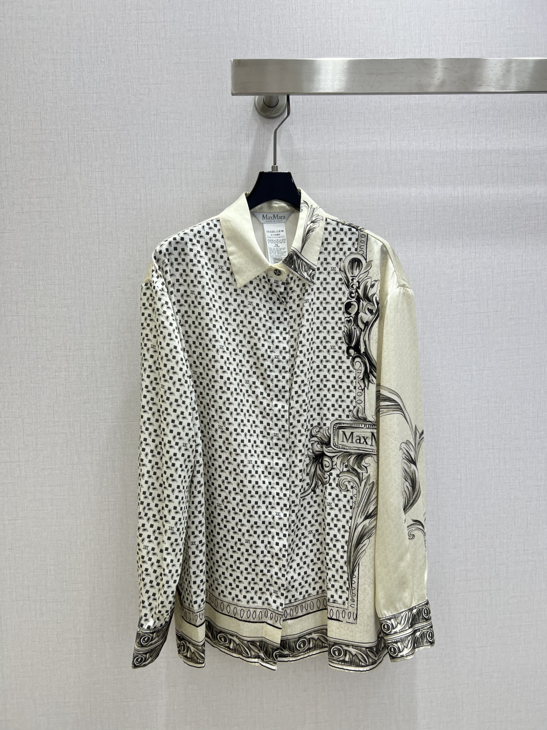 NO:739620,Highly recommended 26 early spring new style silk long-sleeved shirt with pattern printing decoration loose fit one color SMLXL code high quality ABC, shirts, real silk,19860909强烈推荐 26早春新款 真丝长袖衬衫 图案印花装饰 宽松版型 一个色 SMLXL码 高品质ABC,,shirts,real silk,,Women's clothing