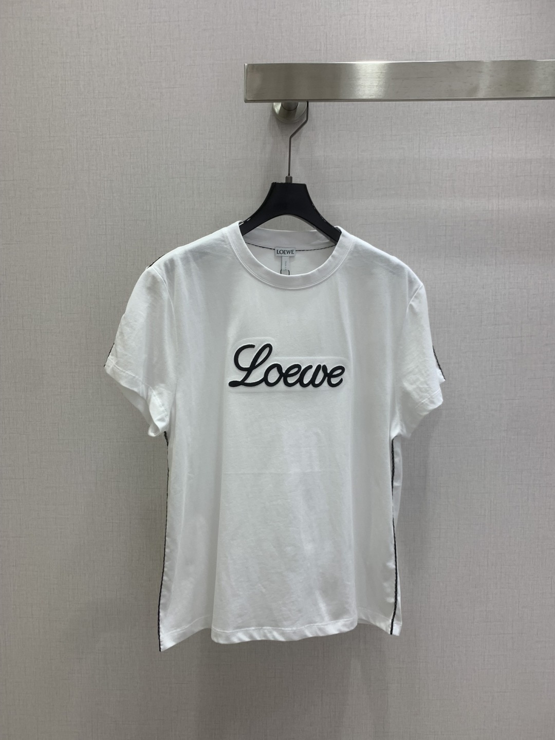 NO:740027,Highly recommended 26 early spring new letter short-sleeved T-shirt, a classic age-reducing item!  The pattern doesn’t make your upper body look slimmer!  A perfect item that Bai Fumei must buy. The texture is superb and the workmanship is perfect!  Grab the spot now and get the big orders!  One color SML code high quality ABC,,T-shirt,tees,t-shirt,19860909强烈推荐 26早春新款 字母短袖T恤 经典减龄单品！版型不挑人上身巨显瘦！白富美必收的完美单品.质感超赞完美做工品质！现货开抢 大单子甩过来！一个色 SML码 高品质ABC,,T-shirt,tees，t-shirt,,Women's clothing