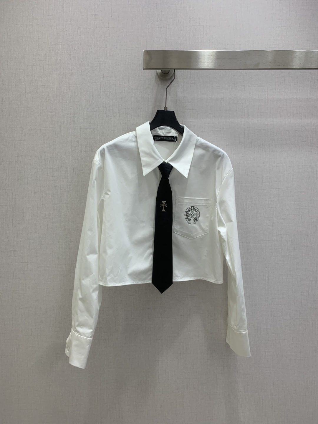 NO:740074,Highly recommended 26 early spring new style, long-sleeved short shirt with tie, pocket logo printing, high-end quality pure cotton fabric, one color SML code, high-quality ABC, shirts, ties,19860909强烈推荐 26早春新款 领带长袖短款衬衫 口袋logo印花 纯棉面料高端品质 一个色 SML码 高品质ABC,,shirts,ties,,Women's clothing