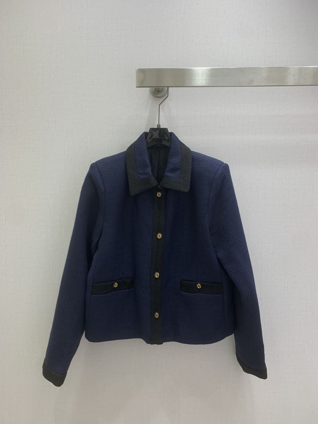 NO:740084,Highly recommended 26 early spring new style lapel suit jacket, black edge design, single row of engraved buttons, elegant style, one color, SML code, high quality ABC,, jackets & coats, business suit,19860909强烈推荐 26早春新款 翻领西装外套 黑色拼边设计 单排刻字扣子装饰 气质款 一个色 SML码 高品质ABC,,jackets & coats,business suit,,Women's clothing