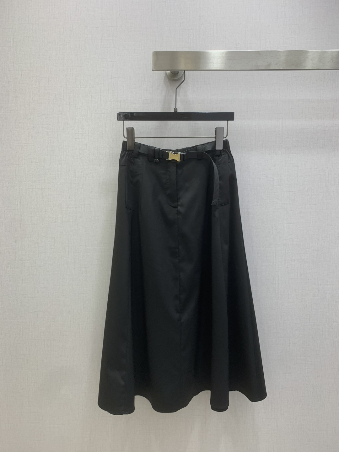 NO:740075,Highly recommended 26 early spring new style pleated belt long skirt, elastic waistband, woven belt, with side opening buckle, brand logo sewn on the back of the hip, fabric drape is comfortable, two colors SML code, high quality ABC,,skirts,19860909强烈推荐 26早春新款 褶皱腰带长半裙,弹性腰带,编织带腰带,带侧开式扣环,臀后缝制品牌标,面料垂感舒适,两个色 SML码 高品质ABC,,skirts,,Women's clothing