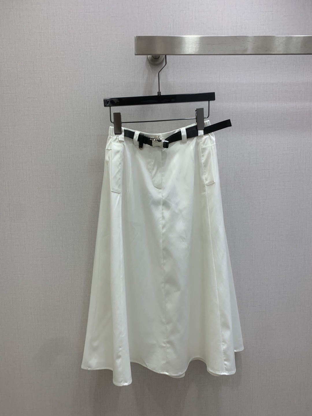 NO:740079,Highly recommended 26 early spring new style pleated belt long skirt, elastic waistband, woven belt, with side opening buckle, brand logo sewn on the back of the hip, fabric drape is comfortable, two colors SML code, high quality ABC,,skirts,19860909强烈推荐 26早春新款 褶皱腰带长半裙,弹性腰带,编织带腰带,带侧开式扣环,臀后缝制品牌标,面料垂感舒适,两个色 SML码 高品质ABC,,skirts,,Women's clothing