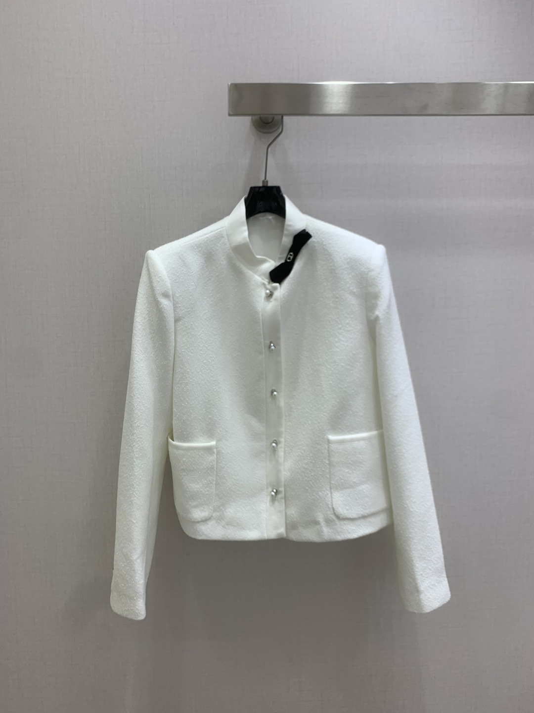 NO:740105,Highly recommended for early spring 26, the bow double pocket woolen jacket has a nice texture, is fashionable and high-end, and the color is super positive. The upper body is whiter and slimmer. It is a classic series with its own beauty. You can walk with wind and the upper body is full of aura. The length is just right. One color, SMLXL code. High quality ABC,,jackets & coats,19860909强烈推荐 26早春新款 蝴蝶结双口袋毛呢外套 质感很奈斯 时髦又高级 颜色超级正 上身显白又显瘦 自带美感的经典系列 走路都带风上身气场全开 长度恰到好处 一个色 SMLXL码 高品质ABC,,jackets & coats,,Women's clothing