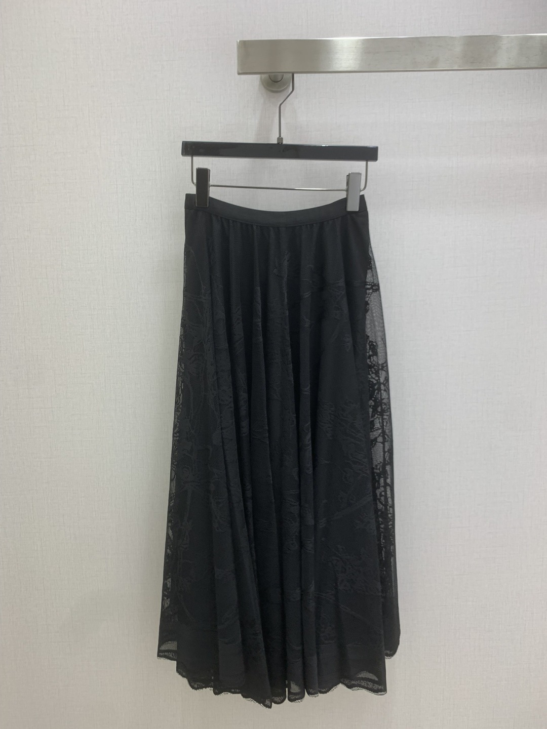 NO:740109,Highly recommended for early spring 26. Water-soluble lace long skirt. The texture is very nice. Fashionable and high-end. The color is super positive. The upper body looks white and slim. A classic series with its own beauty. The upper body is full of aura when walking. The length is just right. Two colors. SMLXL code. High quality ABC,,skirts,19860909强烈推荐 26早春新款 水溶蕾丝长半裙 质感很奈斯 时髦又高级 颜色超级正 上身显白又显瘦 自带美感的经典系列 走路都带风上身气场全开 长度恰到好处 两个色 SMLXL码 高品质ABC,,skirts,,Women's clothing