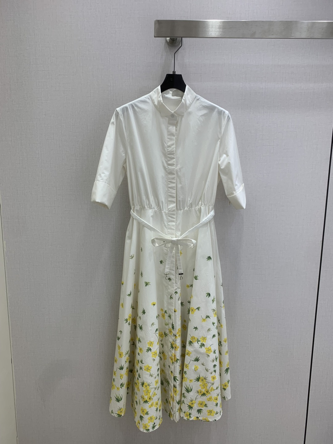 NO:740131,Highly recommended for early spring 26. Printed belt short-sleeved dress. The texture is very nice. It is fashionable and high-end. The color is super positive. The upper body looks white and slim. It is a classic series with its own beauty. You can walk with wind and the upper body is full of aura. The length is just right. One color SMLXL code. High quality ABC, skirts, T-shirt,19860909强烈推荐 26早春新款 印花腰带短袖连衣裙 质感很奈斯 时髦又高级 颜色超级正 上身显白又显瘦 自带美感的经典系列 走路都带风上身气场全开 长度恰到好处 一个色 SMLXL码 高品质ABC,,skirts,T-shirt,,Women's clothing