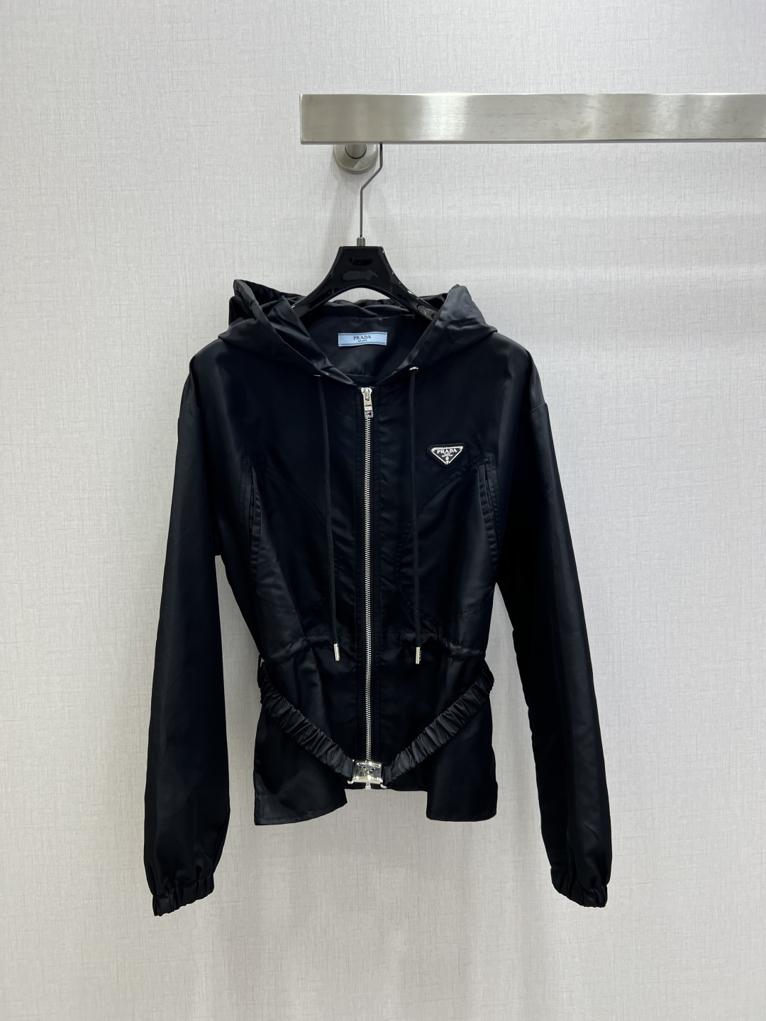 NO:740494,Highly recommended 26 early spring new nylon belt hooded jacket. The texture is very nice. It is fashionable and high-end. The color is super positive. The upper body looks white and slim. A classic series with its own beauty. The upper body is full of aura when walking. The length is just right. One color SML code. High quality ABC, jackets & coats, hats,19860909强烈推荐 26早春新款 尼龙腰带连帽外套 质感很奈斯 时髦又高级 颜色超级正 上身显白又显瘦 自带美感的经典系列 走路都带风上身气场全开 长度恰到好处 一个色 SML码 高品质ABC,,jackets & coats,hats,,Women's clothing