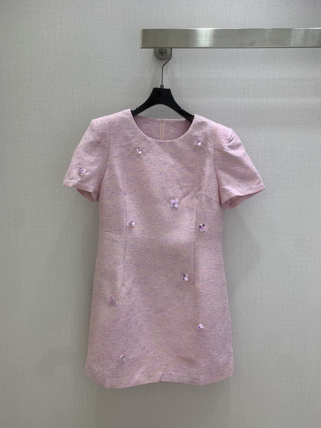 NO:751264,Highly recommended 26 early spring new flower beaded short-sleeved dress. The upper body immediately improves the temperament. The upper body is very beautiful and the color is super white. One color SMLXL code. High quality ABC, skirts, T-shirt,19860909强烈推荐 26早春新款 花朵钉珠短袖连衣裙 上身气质立马提升,版型上身巨好看,颜色超显白 一个色 SMLXL码 高品质ABC,,skirts,T-shirt,,Women's clothing