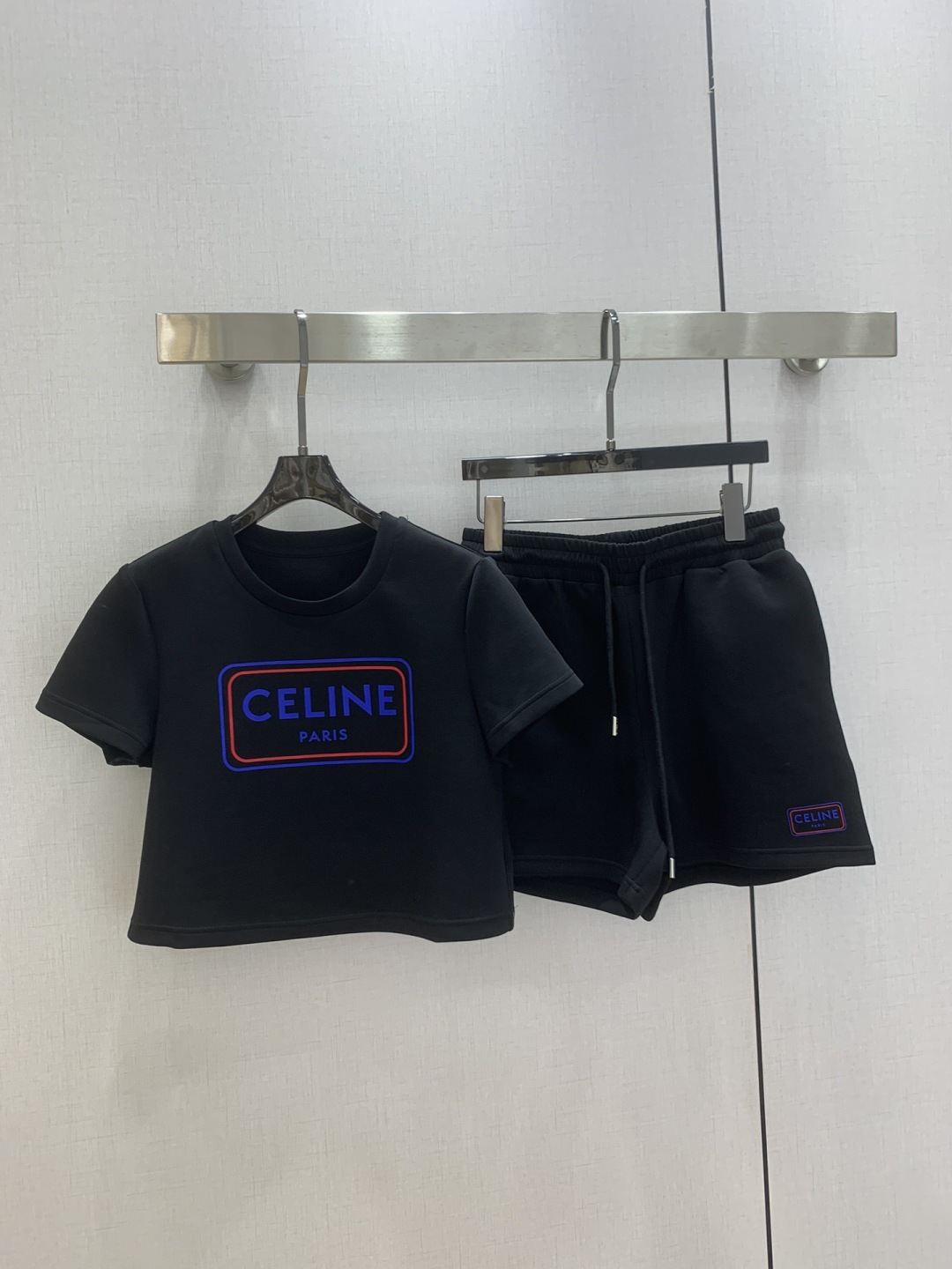 NO:751815,Highly recommended for the early spring of 26, the new letter-printed short-sleeved suit is coming. Retro and fashionable. The exquisite sports style that is popular on INS can be integrated into every daily wear scene. It meets the dual needs of comfort and fashion. Playful and age-reducing design elements full of vitality. Two colors. SML code. High-quality ABC, T-shirt.19860909强烈推荐 26早春新款 字母印花短袖套装 爆款来袭 复古时髦 火爆INS的精致运动风,贴合舒适与时髦的双需求能融入每个日常的穿搭场景中.俏皮减龄充满元气的设计元素 两个色 SML码 高品质ABC,,T-shirt,,Women's clothing