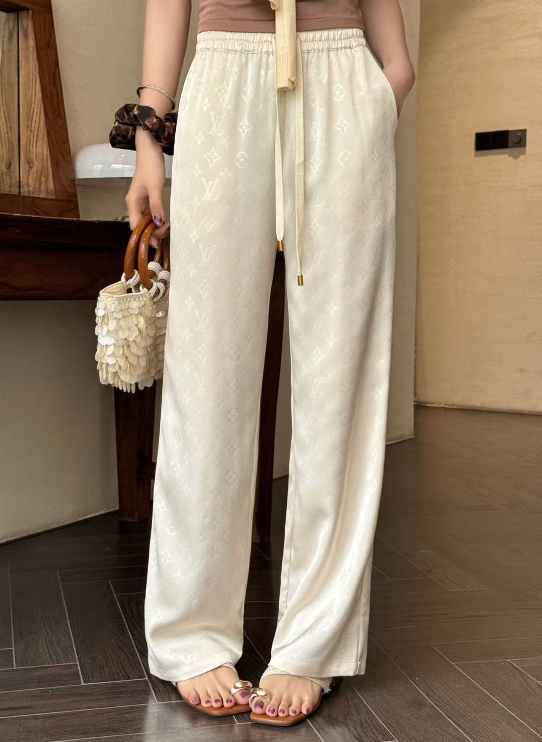 NO:744165,Model upper body picture,Louis Vuitton-clothing,louis vuitton,19860909模特上身图,路易威登-服装,louis vuitton,,Women's clothing