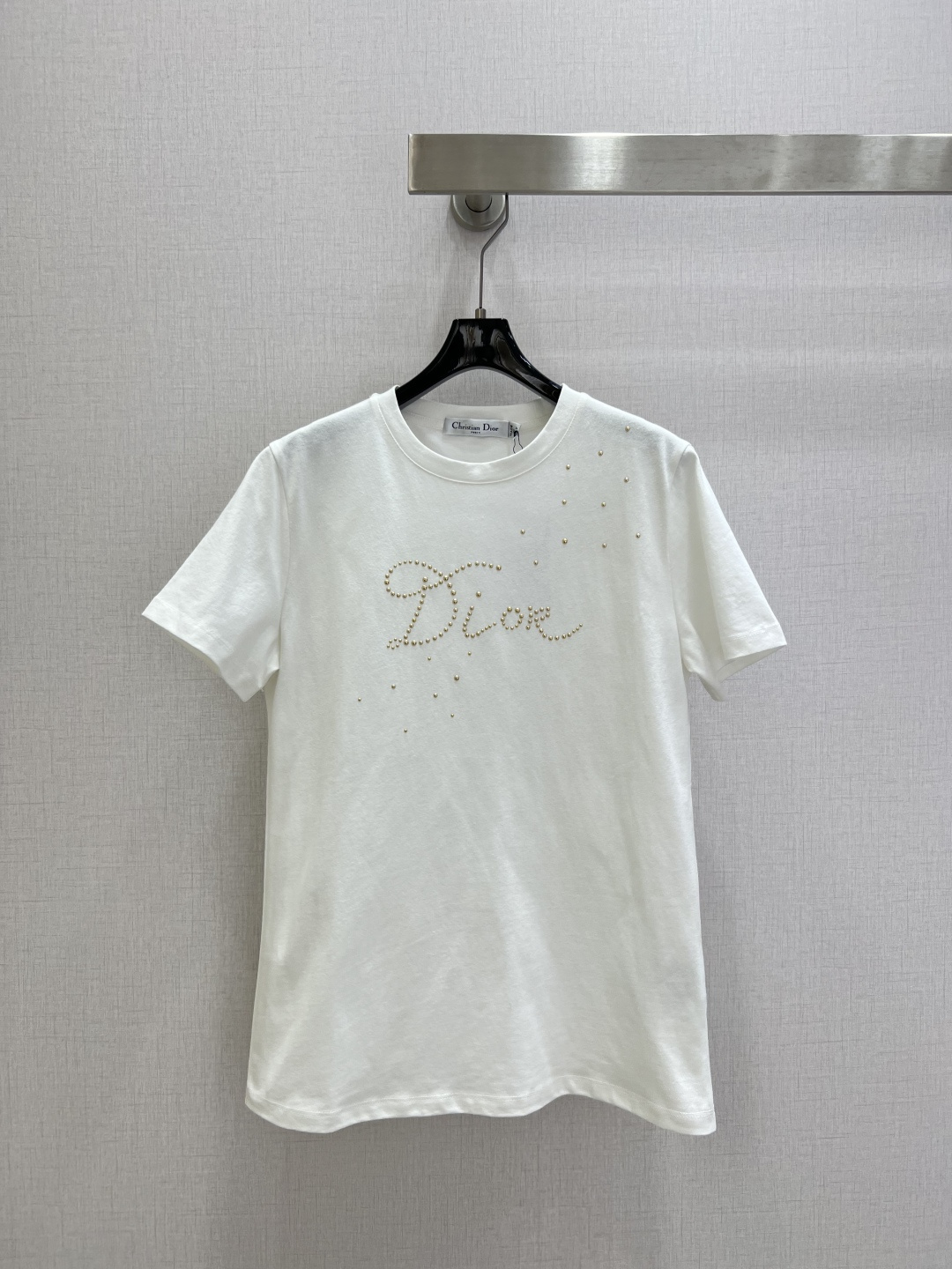 NO:752874,Highly recommended 26 early spring new style short-sleeved T-shirt with beaded letters; made of cotton fabric with soft and delicate texture; custom-made washed wheat accessories. The fit is comfortable and good-looking!  Two colors SML code high quality ABC,,T-shirt,tees,t-shirt,19860909强烈推荐 26早春新款 字母钉珠短袖T恤；采用棉面料质感柔软细腻；定制洗水麦辅料齐.版型合身上身效果舒适好看！两个色 SML码 高品质ABC,,T-shirt,tees，t-shirt,,Women's clothing