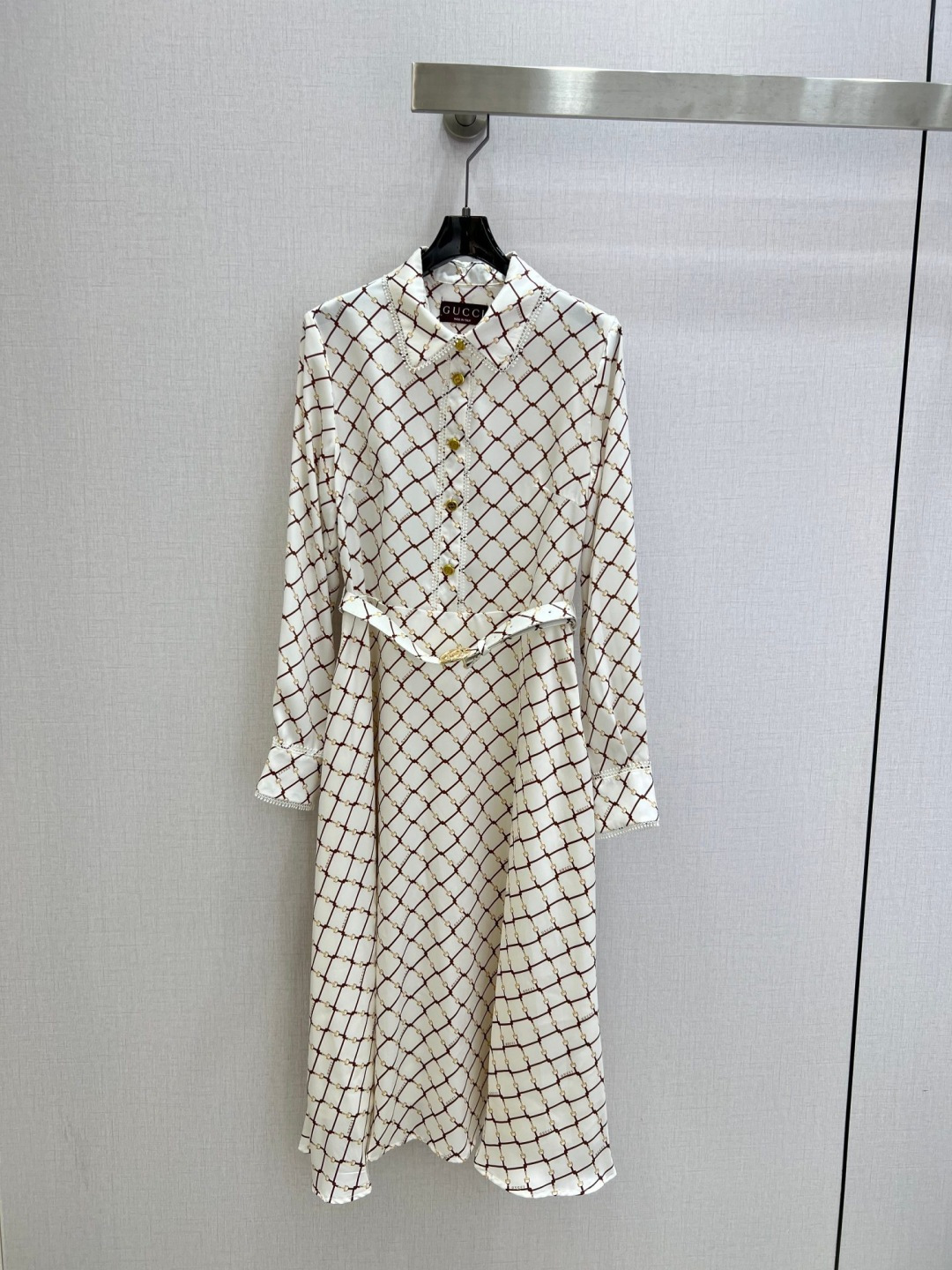 NO:752805,Highly recommended 26 early spring new style full-print belt long-sleeved dress, silky fabric, retro and fashionable, low-key temperament and luxurious high-end!  The styles are versatile and not picky, customized technical fabrics, workmanship quality depends on the details. Bai Fumei is a must-have!  One color SML code high quality ABC,,skirts,19860909强烈推荐 26早春新款 满印腰带长袖连衣裙 丝滑面料 复古时髦 低调气质又奢华高级！版型百搭不挑人,定制科技面料 做工品质看细节.白富美必入！一个色 SML码 高品质ABC,,skirts,,Women's clothing