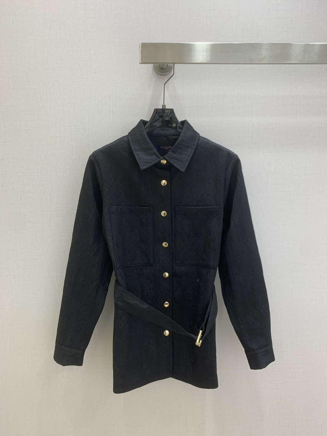 NO:752824,Highly recommended 26 early spring new style jacquard lapel belt jacket. I fell in love with the high-end handmade workshop series at first sight. Very high-end imported high-density texture. Full-body jacquard fabric. Look at the details carefully. The upper body is very sassy. Clean and classy. It enhances the temperament~~ It is completely in accordance with the level of high-end ready-to-wear. It is impossible not to love it. A must-have for temperament girls. One color SML code, high-quality ABC, jackets & coats,19860909强烈推荐 26早春新款 提花翻领腰带外套 一眼爱上高级手工坊系列款 非常高级的进口高密度质地 满身提花面料 仔细看细节 上身非常飒 干净有品 提气质~~完全按照高定成衣水准 无法不爱 气质MM必入 一个色 SML码 高品质ABC,,jackets & coats,,Women's clothing