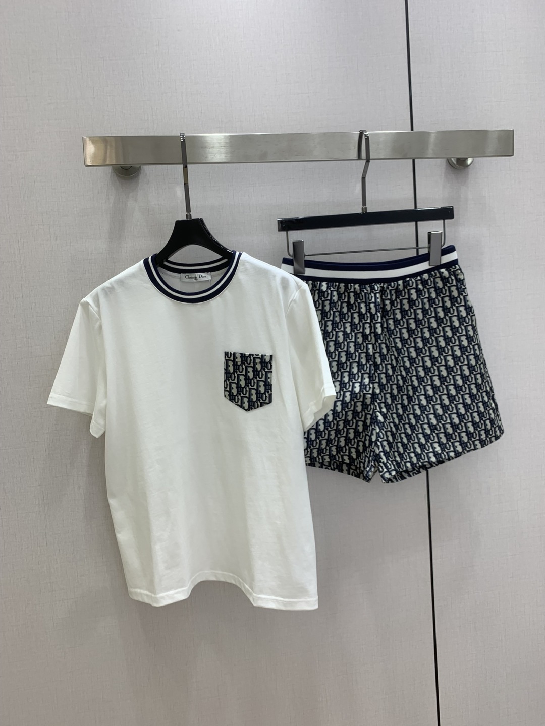 NO:752848,Highly recommended 26 early spring new model, full printed pocket shorts suit, T-shirt + shorts suit, classic old flower jacquard fabric decoration, casual style, one color, SML code, high quality ABC, shorts, tees, t-shirt,19860909强烈推荐 26早春新款 满印口袋短裤套装 T恤+短裤套装 经典老花提花面料装饰 休闲款 一个色 SML码 高品质ABC,,shorts,tees，t-shirt,,Women's clothing