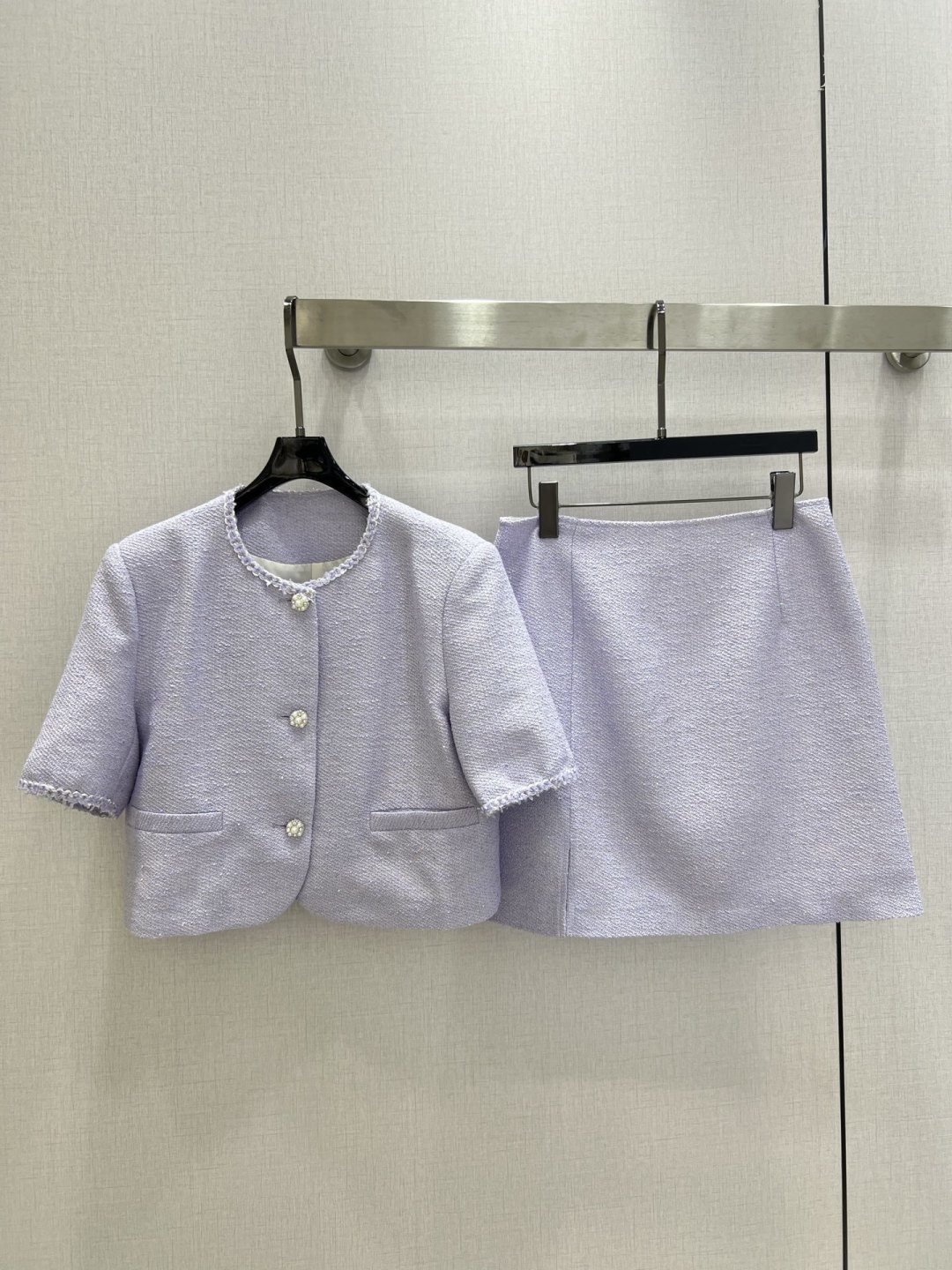 NO:757749,Highly recommended 26 early spring new style tweed suit skirt suit, lady style suit suit, full of texture, more advanced craftsmanship, fashionable and perfectly showing the brand style charm, versatile and elegant daily essential item, the upper body is more trendy and fashionable. One color SMLXL code, high quality ABC,, skirts, business suit,19860909强烈推荐 26早春新款 粗呢西装半裙套装 名媛风气质西装套装 质感十足 工艺处质感更为高级 时髦完美呈现品牌风格魅力 百搭显气质日常必备单品 上身更具备潮流时髦感 一个色 SMLXL码 高品质ABC,,skirts,business suit,,Women's clothing