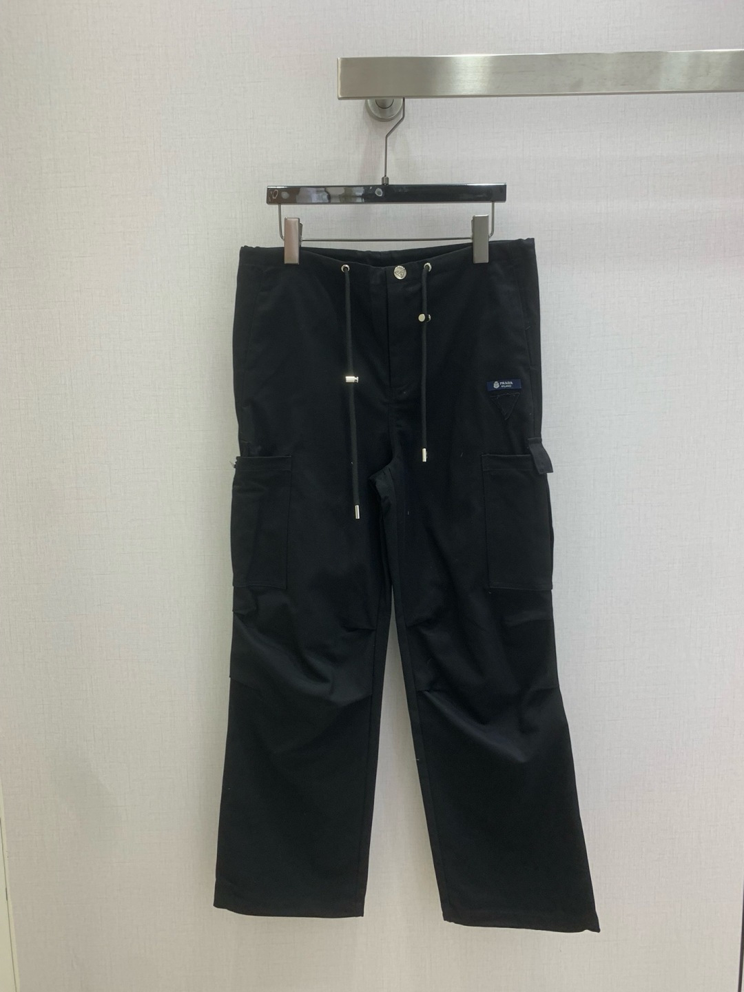 NO:762116,Highly recommended 26 early spring new wide-leg cargo pocket trousers, fashionable and easy-to-wear walking overalls, versatile style, advanced customization, casual and easy!  Not only is the color beautiful, the texture is also great!  Retro and fashionable, it can be worn by all body types!  One color SML code high quality ABC,,19860909强烈推荐 26早春新款 阔腿工装口袋长裤 时髦好穿度爆棚的行走的工装裤 风格百搭 高级定制 随性洒脱！不旦颜色美,质感也敲好！复古又时尚 各种身材都可以驾驭！一个色 SML码 高品质ABC,,,Women's clothing