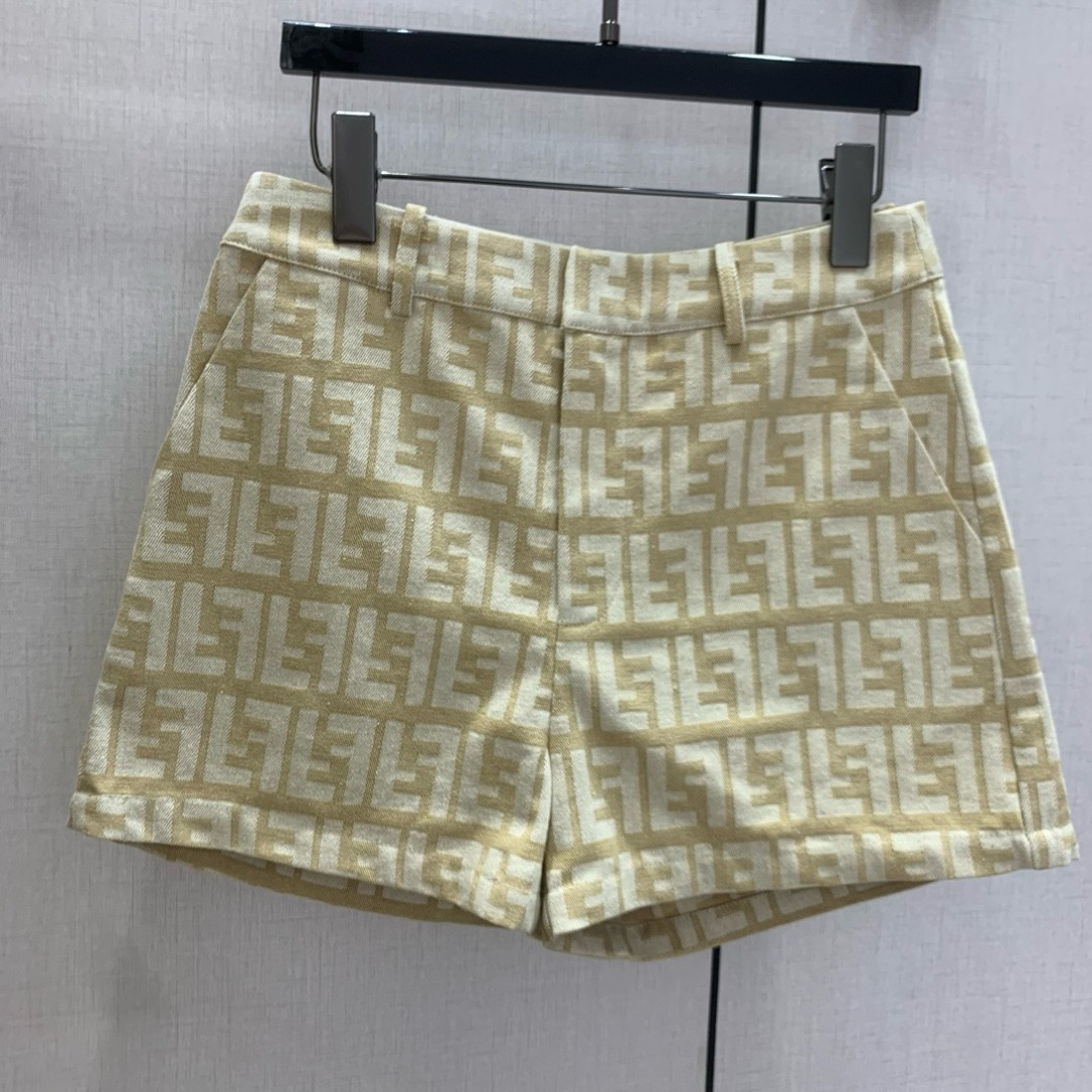 NO:762682,Highly recommended 26 early spring new style lapel pocket shirt jacket presbyopic pocket shorts separate batches produced at rocket speed!  The three-dimensional tailoring of the whole piece is all-round and exquisite. The upper body is super covered and slimming. The proportion of the legs is super stretched. It is simple and refreshing. It gives a refreshing and fashionable sense of high-end. It is elegant and fashionable for daily use. The color is very beautiful. The fabric is high-end and textured. One color SML code. High-quality, shorts, jackets & coats, shirts,19860909强烈推荐 26早春新款 翻领口袋衬衫外套老花口袋短裤 分开批 火箭速度出品！整件立体剪裁 全方位精致做上身超级遮肉显瘦 超拉腿部比例 简简单单 穿出清爽时髦的高级感 日常优雅又时髦巨百搭 颜色很好看 面料高级又有质感 一个色 SML码 高品,,shorts,jackets & coats,shirts,,Women's clothing