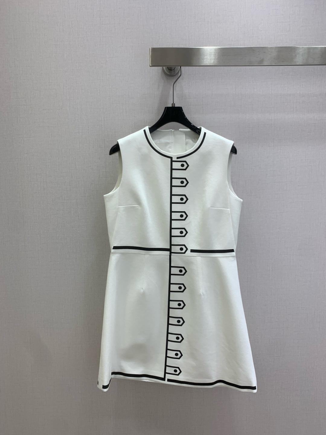 NO:762130,Highly recommended 26 early spring new style contrasting printed vest dress, fashionable and low-key, elegant and luxurious!  The version is versatile and not picky, the original customized technical fabric, the quality of workmanship depends on the details. A must-have for white, rich and beautiful women, one color, SMLXL code, high quality ABC,,skirts,19860909强烈推荐 26早春新款 撞色印花背心连衣裙 时髦低调 气质又奢华高级！版型百搭不挑人,原版定制科技面料 做工品质看细节.白富美必入 一个色 SMLXL码 高品质ABC,,skirts,,Women's clothing