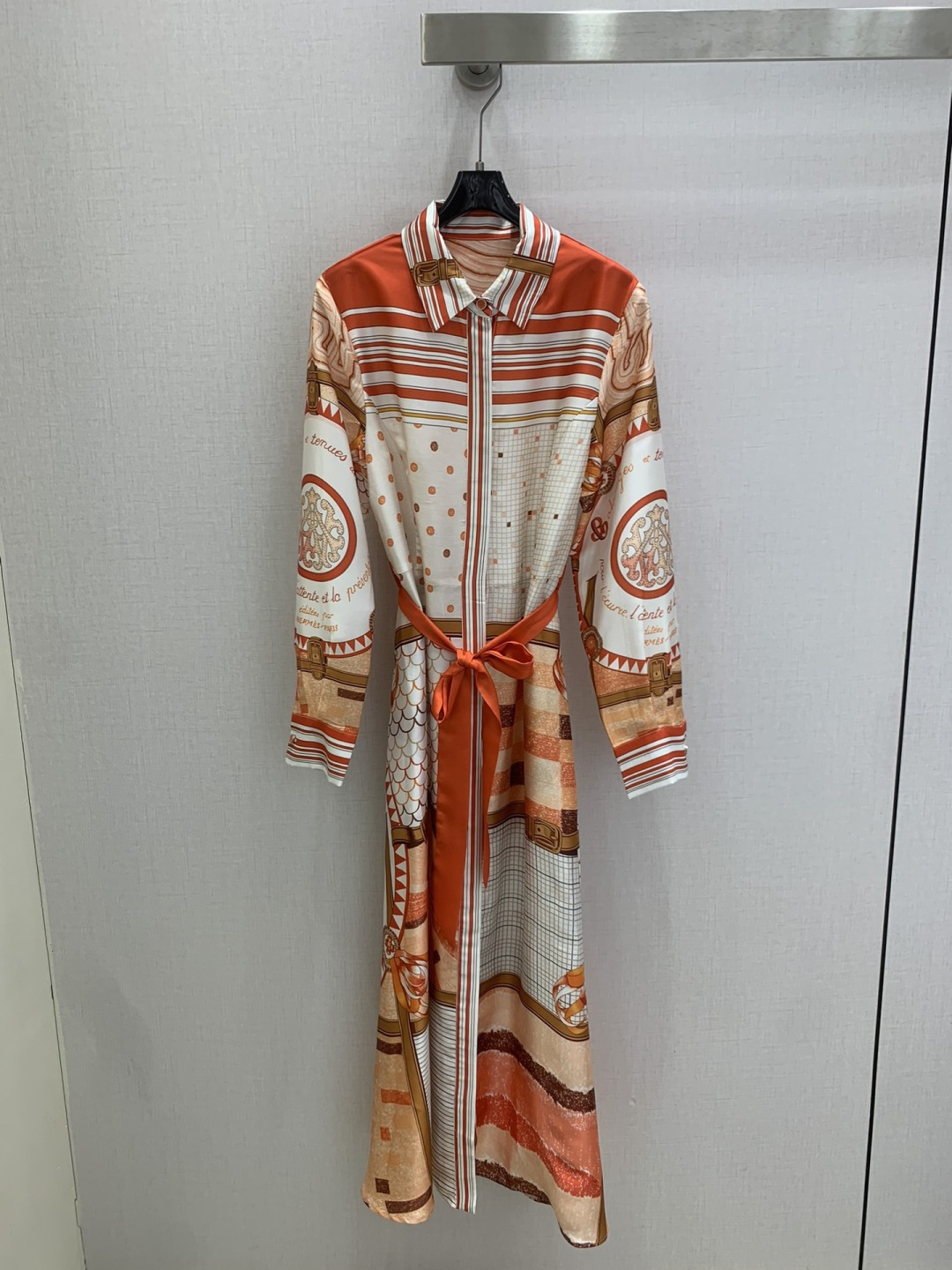 NO:762652,Highly recommended 26 early spring new silk printed belt dress, pattern printed decoration, matching belt, two colors, SMLXL code, high quality ABC,,skirts,real silk,19860909强烈推荐 26早春新款 真丝印花腰带连衣裙 图案印花装饰 搭配腰带 两个色 SMLXL码 高品质ABC,,skirts,real silk,,Women's clothing