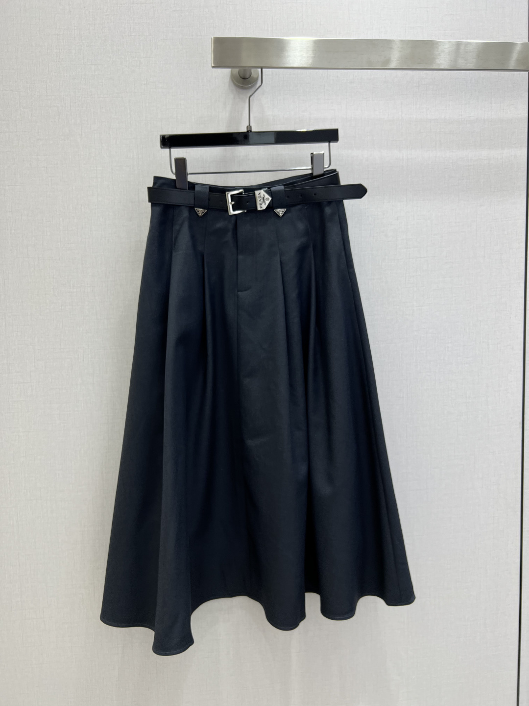 NO:762641,Highly recommended 26 early spring new style belt pleated suit long skirt A swing version matching belt versatile style two colors SML code high quality ABC, skirts, business suit,19860909强烈推荐 26早春新款 腰带压褶西装长半裙 A摆版型 搭配腰带 百搭款 两个色 SML码 高品质ABC,,skirts,business suit,,Women's clothing