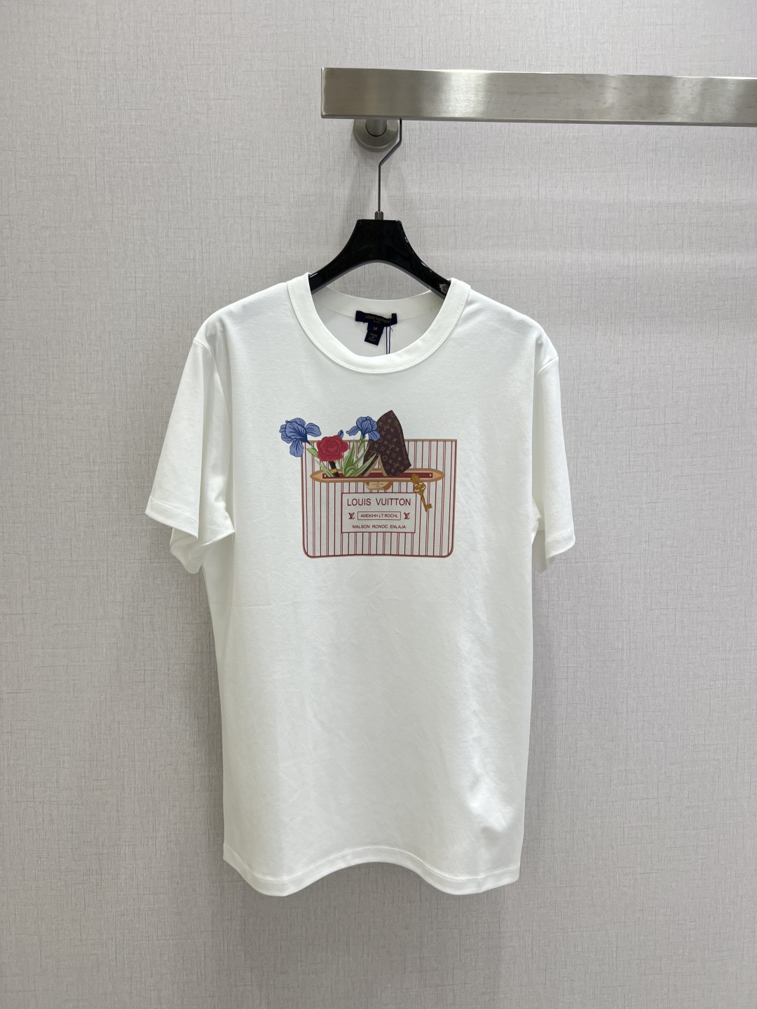 NO:790641,Highly recommended 26 early spring new short-sleeved T-shirt with printed pattern; made of cotton fabric with soft and delicate texture; custom-made washed wheat accessories. The fit is comfortable and good-looking!  One color SML code high quality ABC,,T-shirt,tees,t-shirt,19860909强烈推荐 26早春新款 印花图案短袖T恤；采用棉面料质感柔软细腻；定制洗水麦辅料齐.版型合身上身效果舒适好看！一个色 SML码 高品质ABC,,T-shirt,tees，t-shirt,,Women's clothing