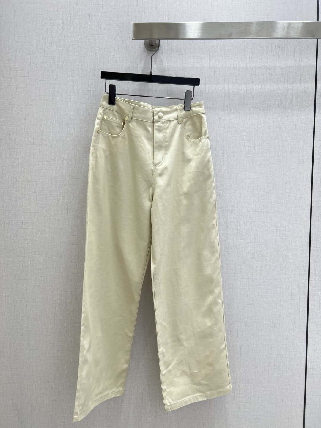 NO:790656,Highly recommended 26 early spring new khaki denim straight trousers, double F jacquard on the reverse, leather brand decoration, fashionable and elegant, one color, SML code, high quality ABC,,19860909强烈推荐 26早春新款 卡其牛仔直筒长裤 反面双F提花 皮牌装饰 时尚大方 一个色 SML码 高品质ABC,,,Women's clothing