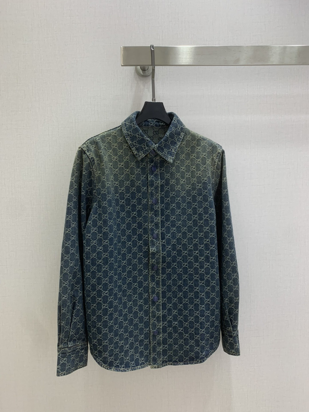 NO:790607,Highly recommended 26 early spring new style jacquard denim shirt jacket double G jacquard denim fabric one color SML code high quality ABC, jackets & coats, shirts,19860909强烈推荐 26早春新款 提花牛仔衬衫外套 双G提花牛仔面料 一个色 SML码 高品质ABC,,jackets & coats,shirts,,Women's clothing